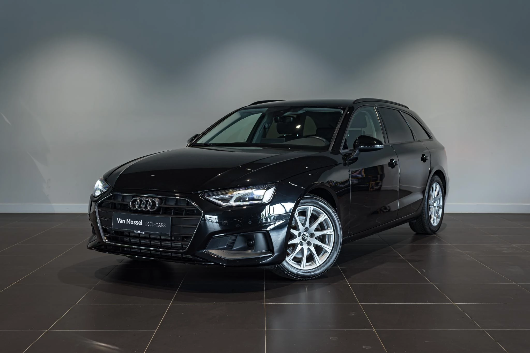 Audi-A4-image-0