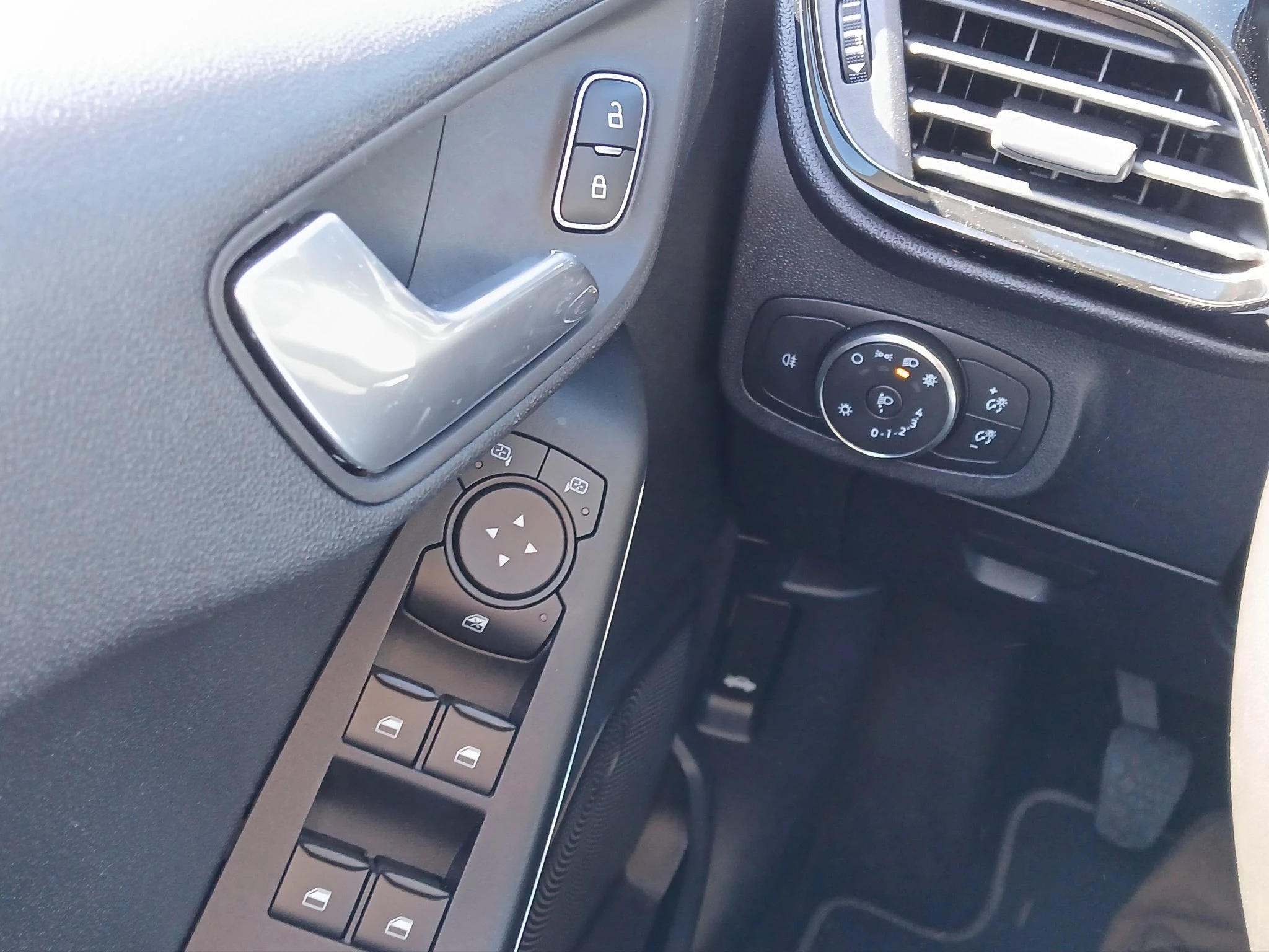 Ford Fiesta Titanium NAVI | LED | KLIMAAUTOMTIK | PDC | BT