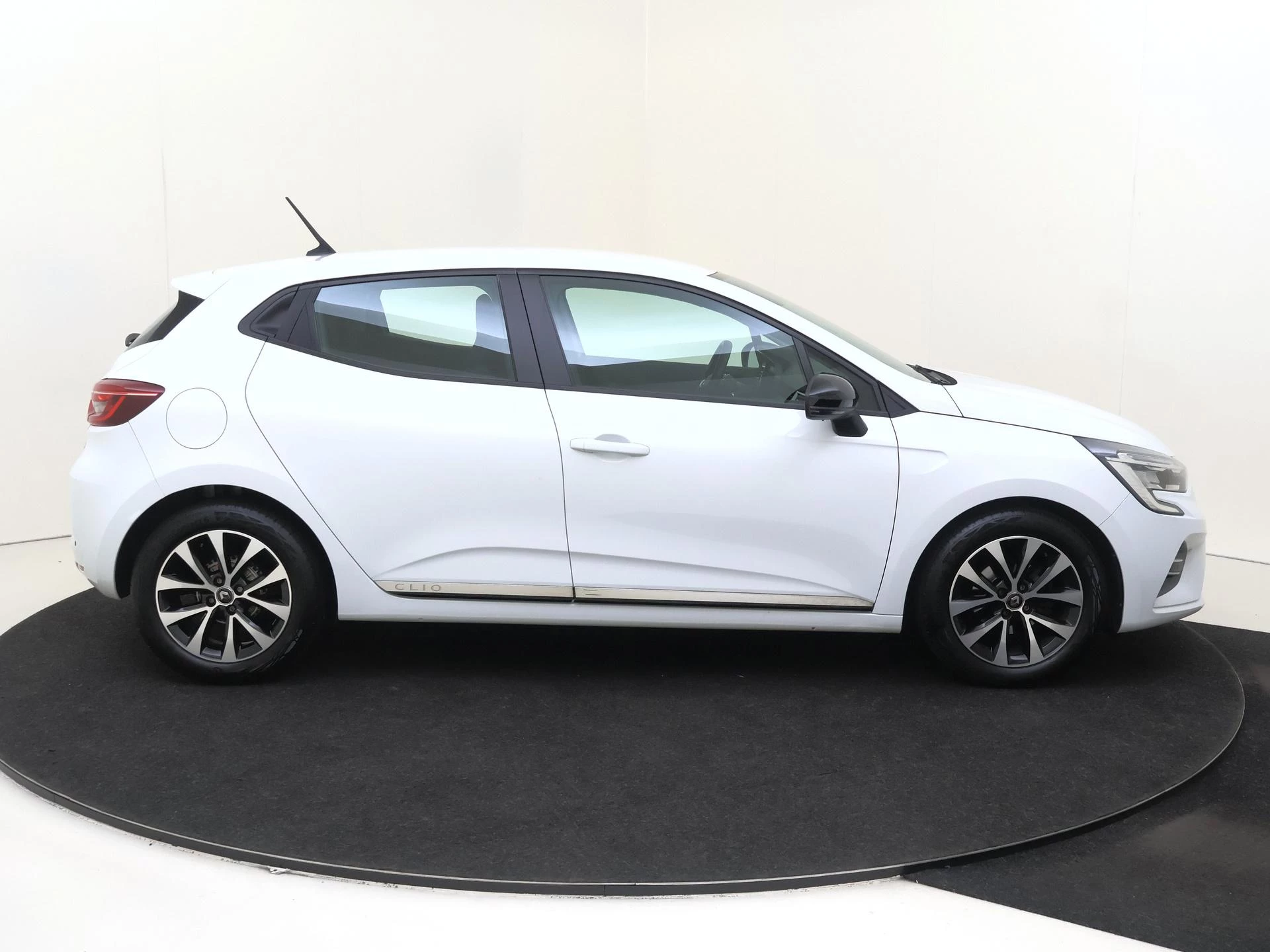Renault-Clio-image-9