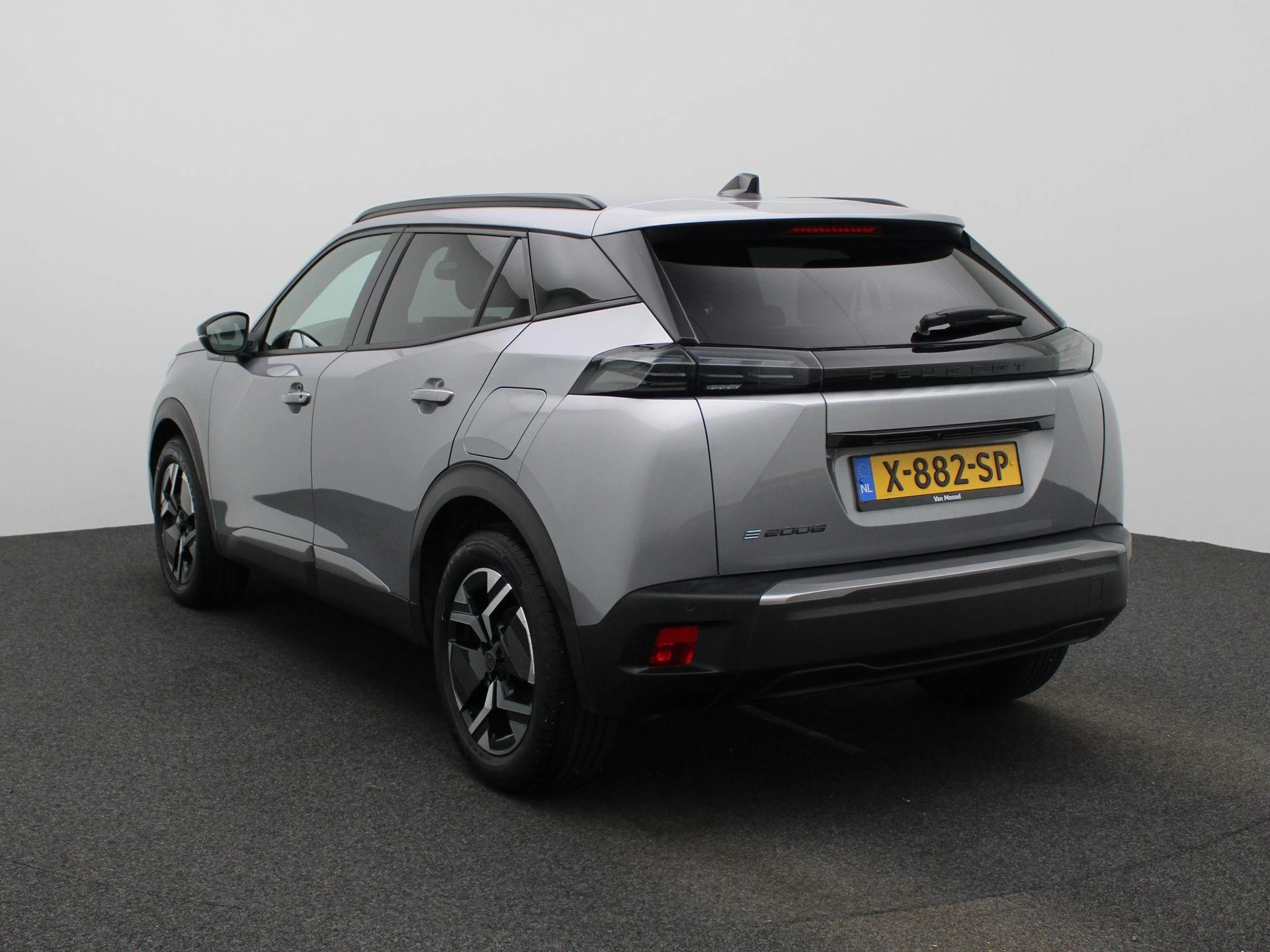 Peugeot-e-2008-image-1