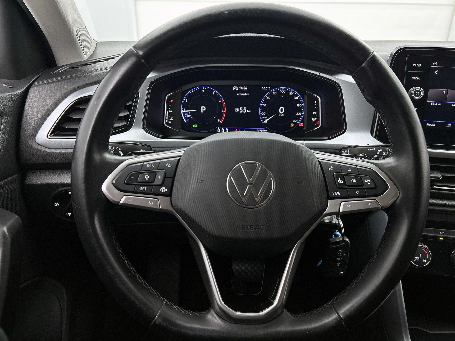 Volkswagen-T-Roc-image-16