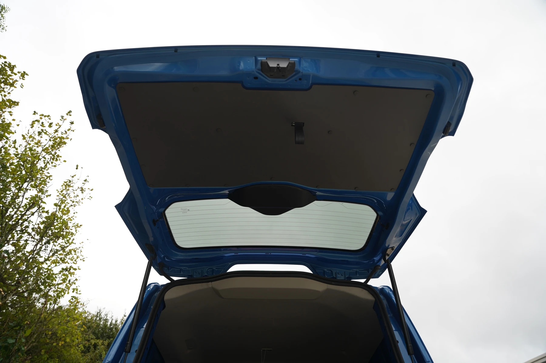 Volkswagen-Transporter-image-26