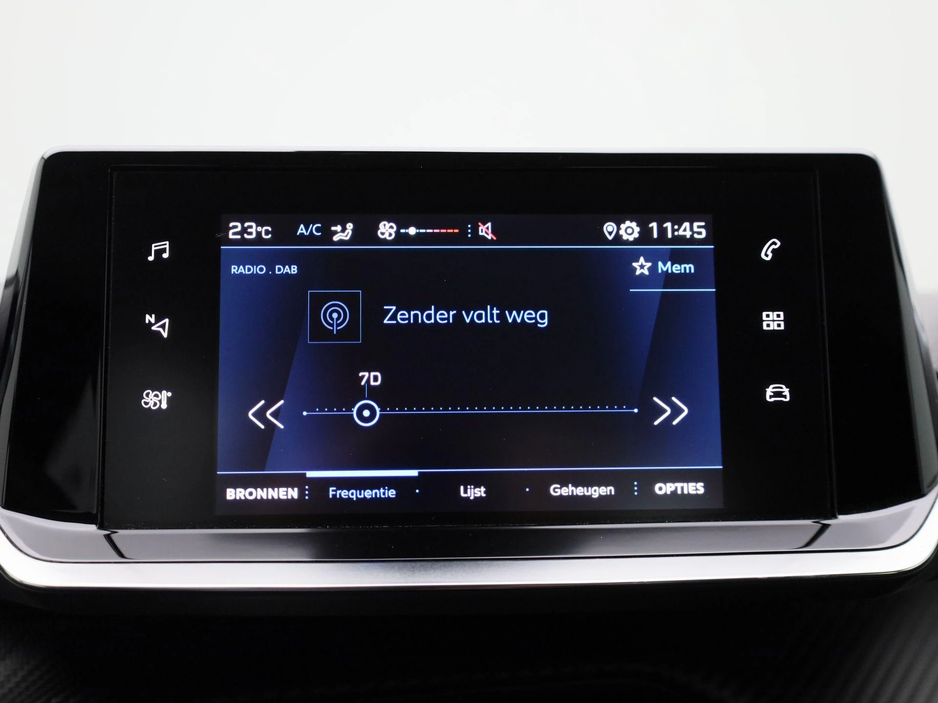 Peugeot-208-image-13