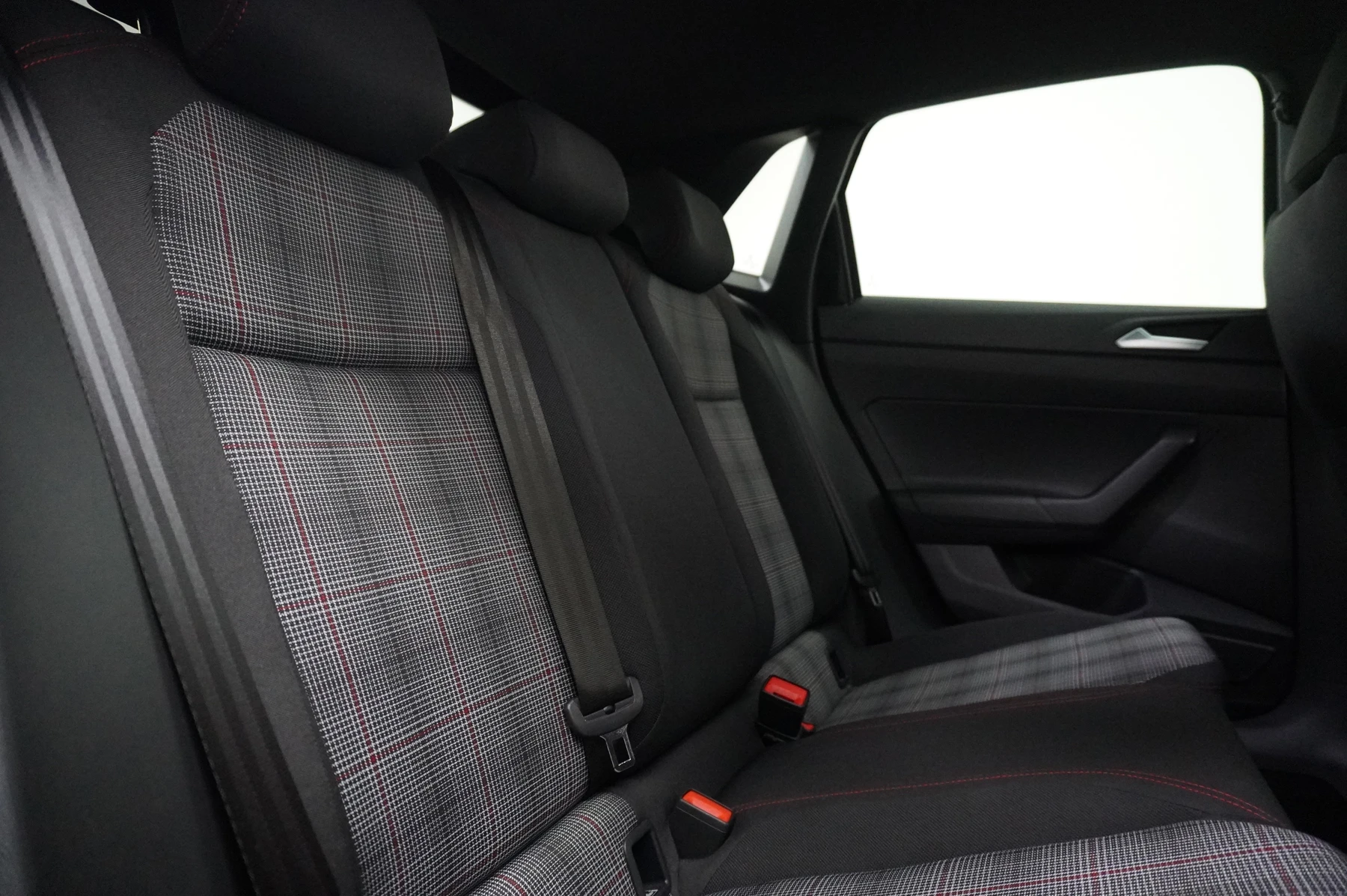 Volkswagen-Polo-image-12