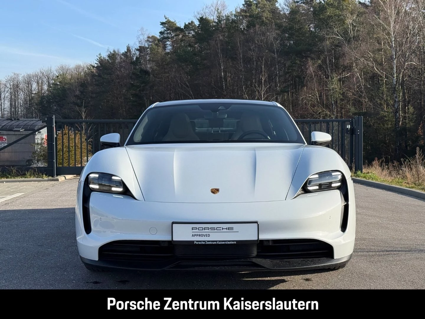 Porsche Taycan Surround-View Luftfederung Panoramadach -