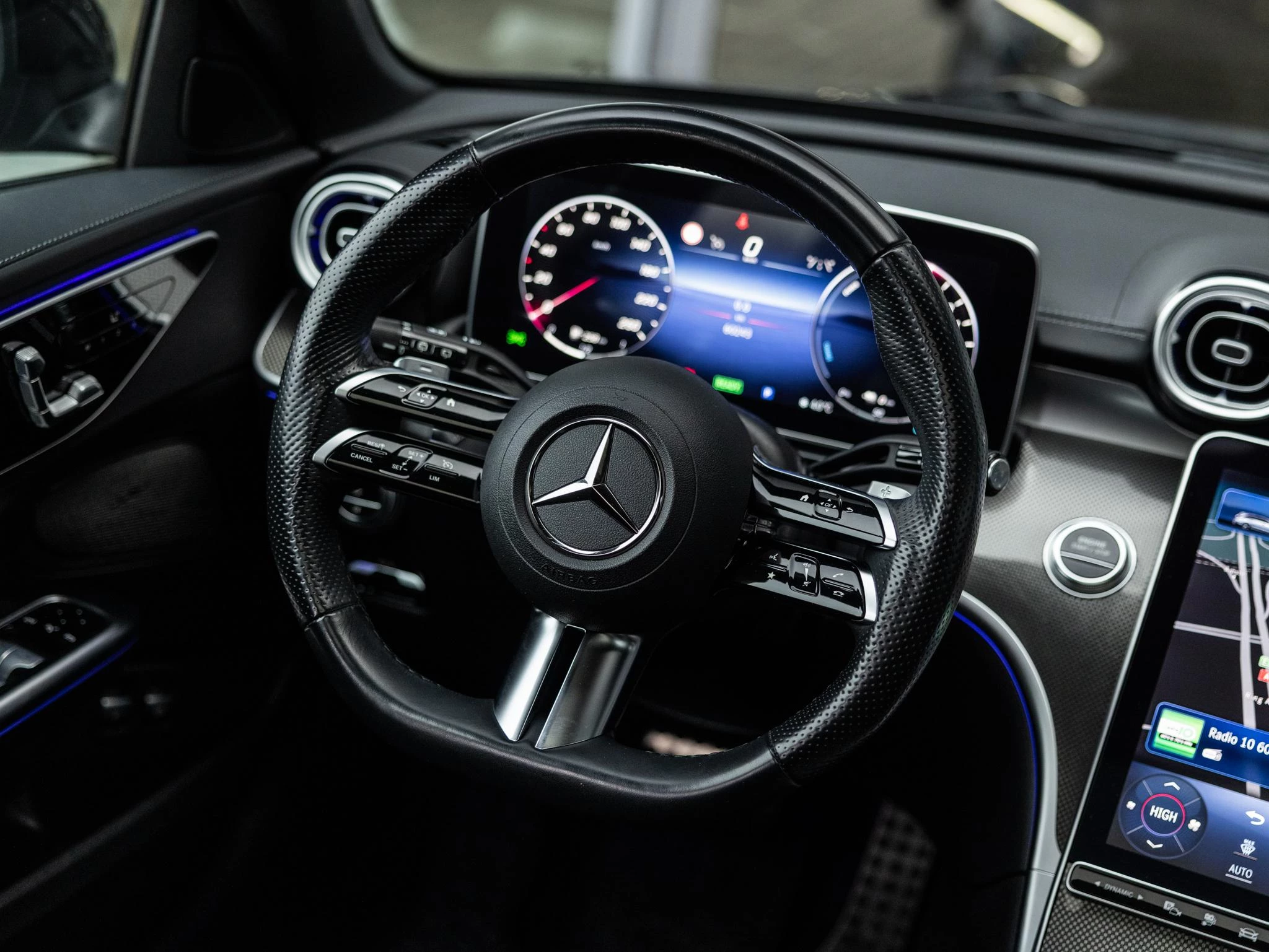 Mercedes-Benz-C-Klasse-image-18