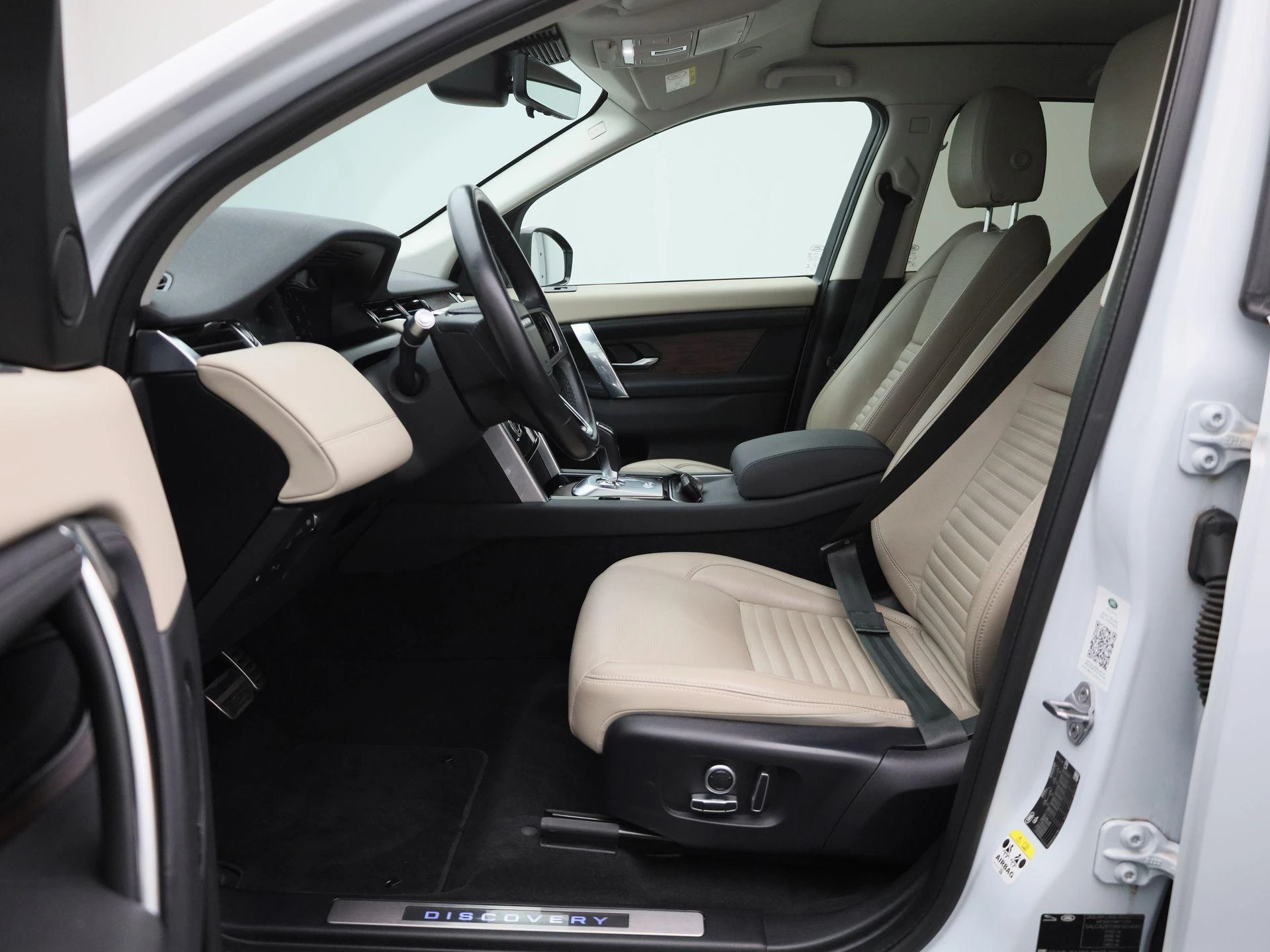 Land Rover-Discovery Sport-image-10