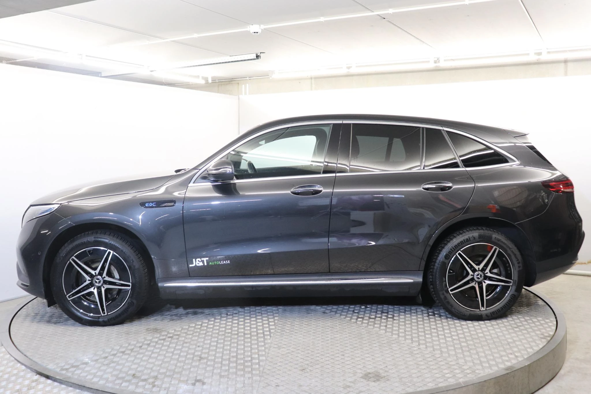 Mercedes-Benz-EQC-image-2