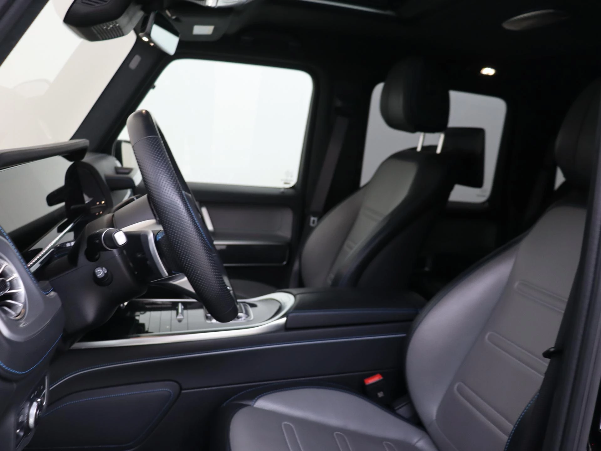 Mercedes-Benz-G-Klasse-image-10