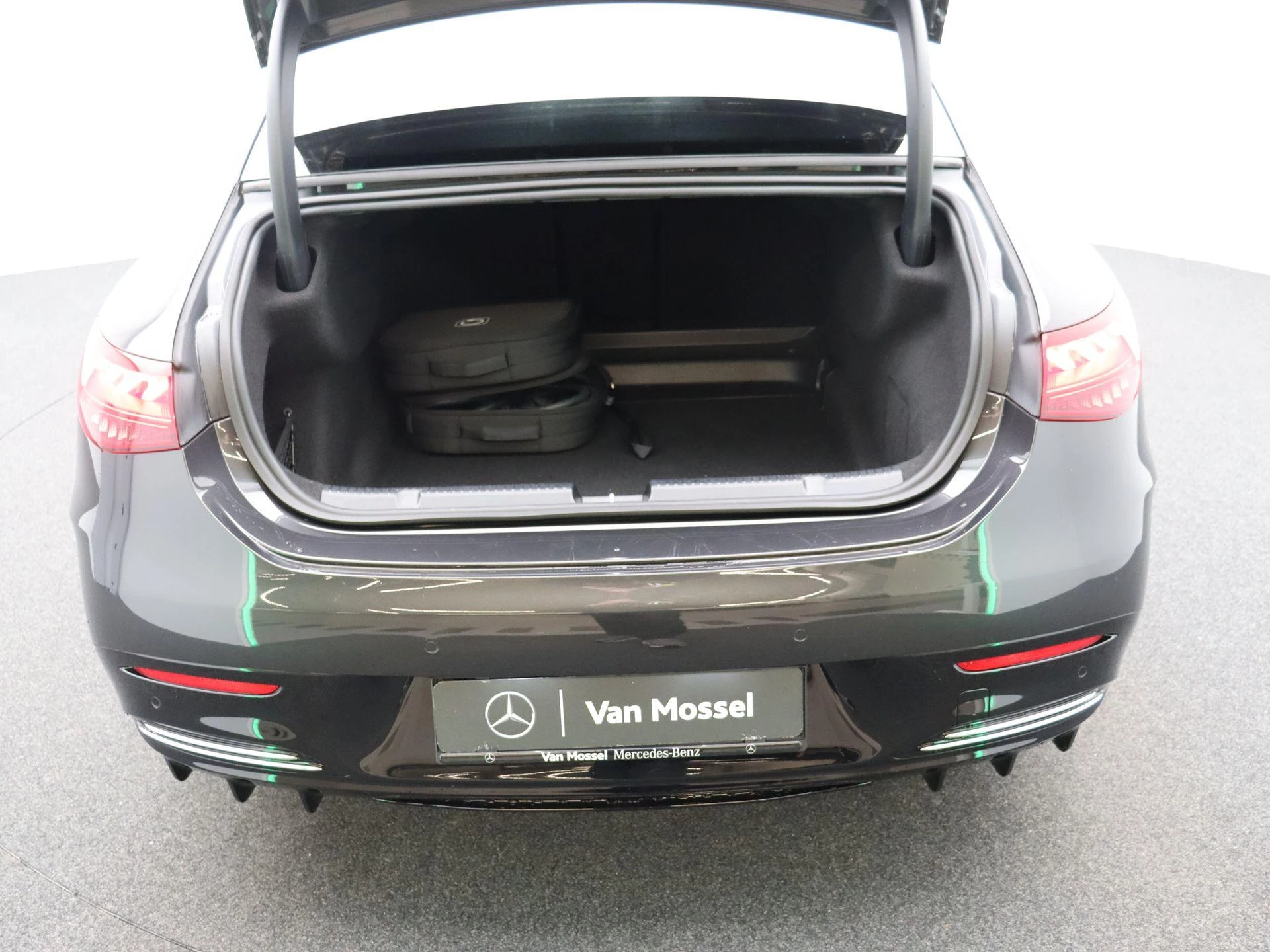 Mercedes-Benz EQE 300 AMG Line + AIRMATIC + PANORAMISCH DAK +