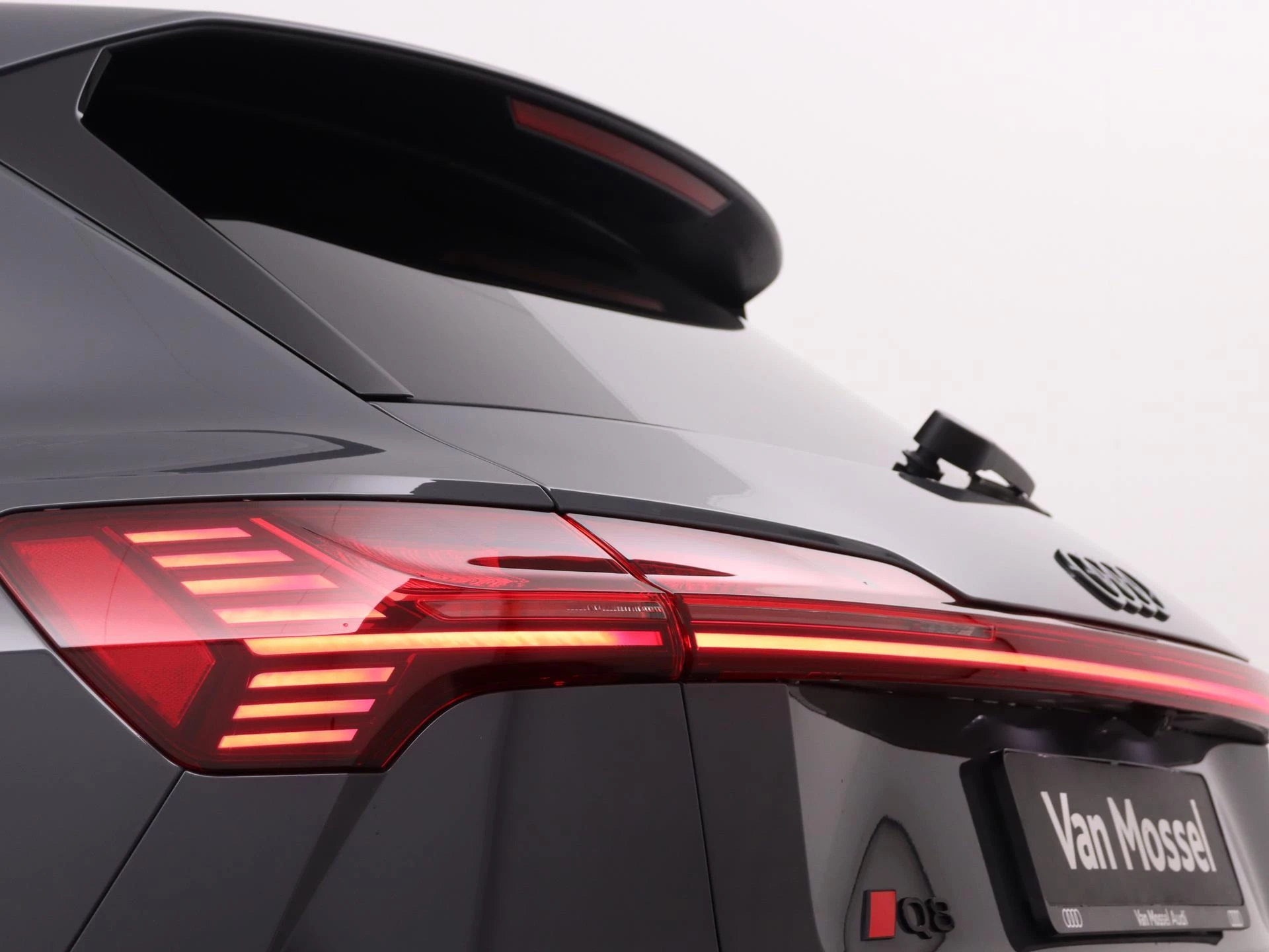 Audi-Q8 e-tron-image-34