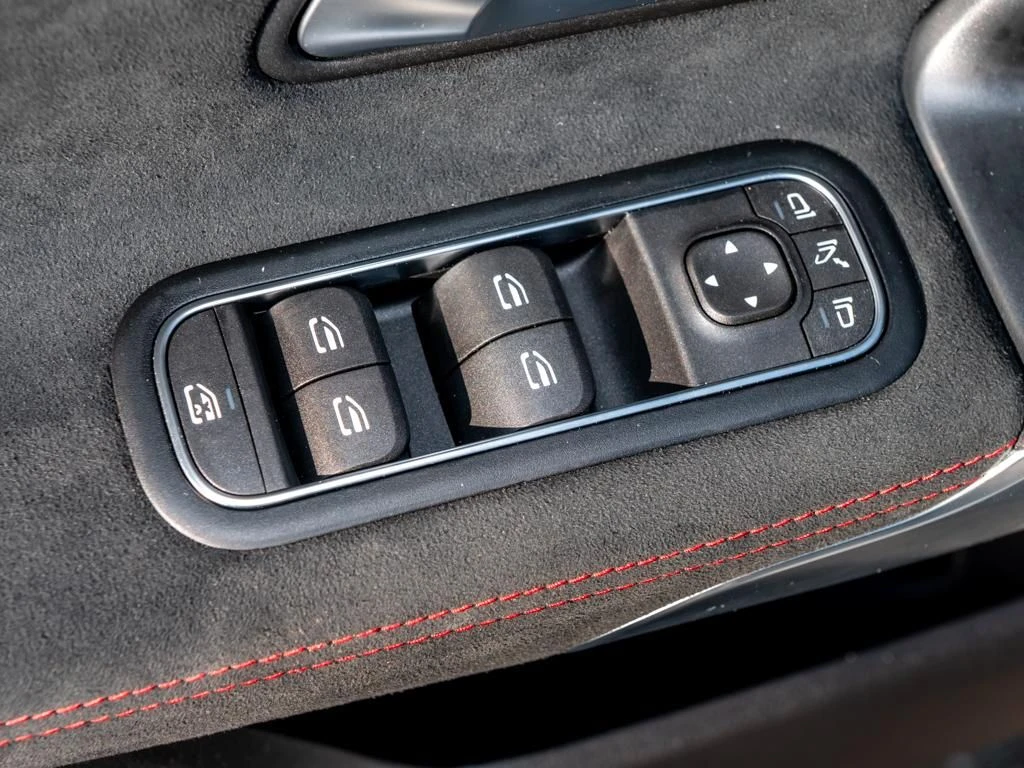 Mercedes-Benz-CLA 200-image-14