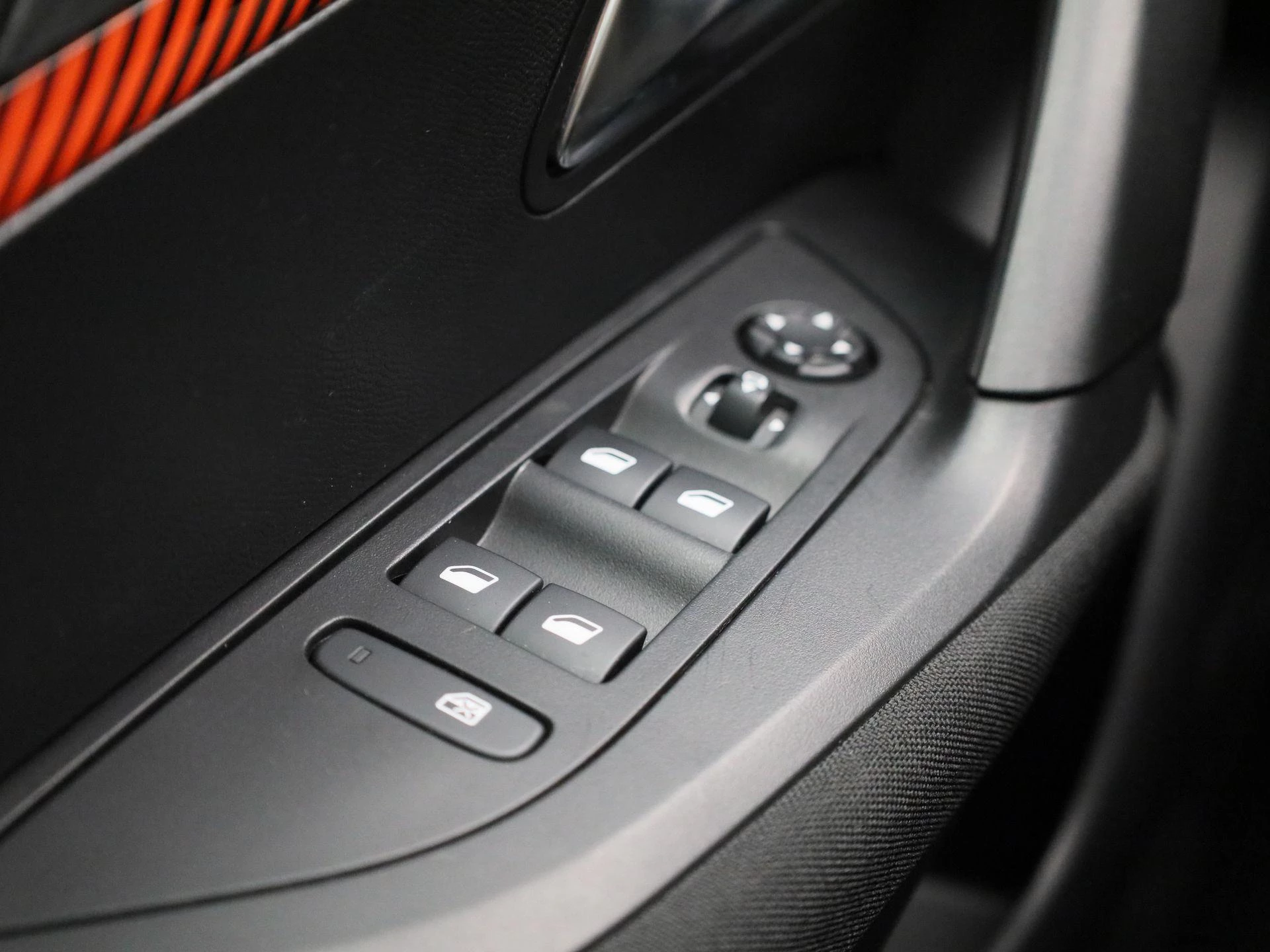 Peugeot-e-2008-image-27