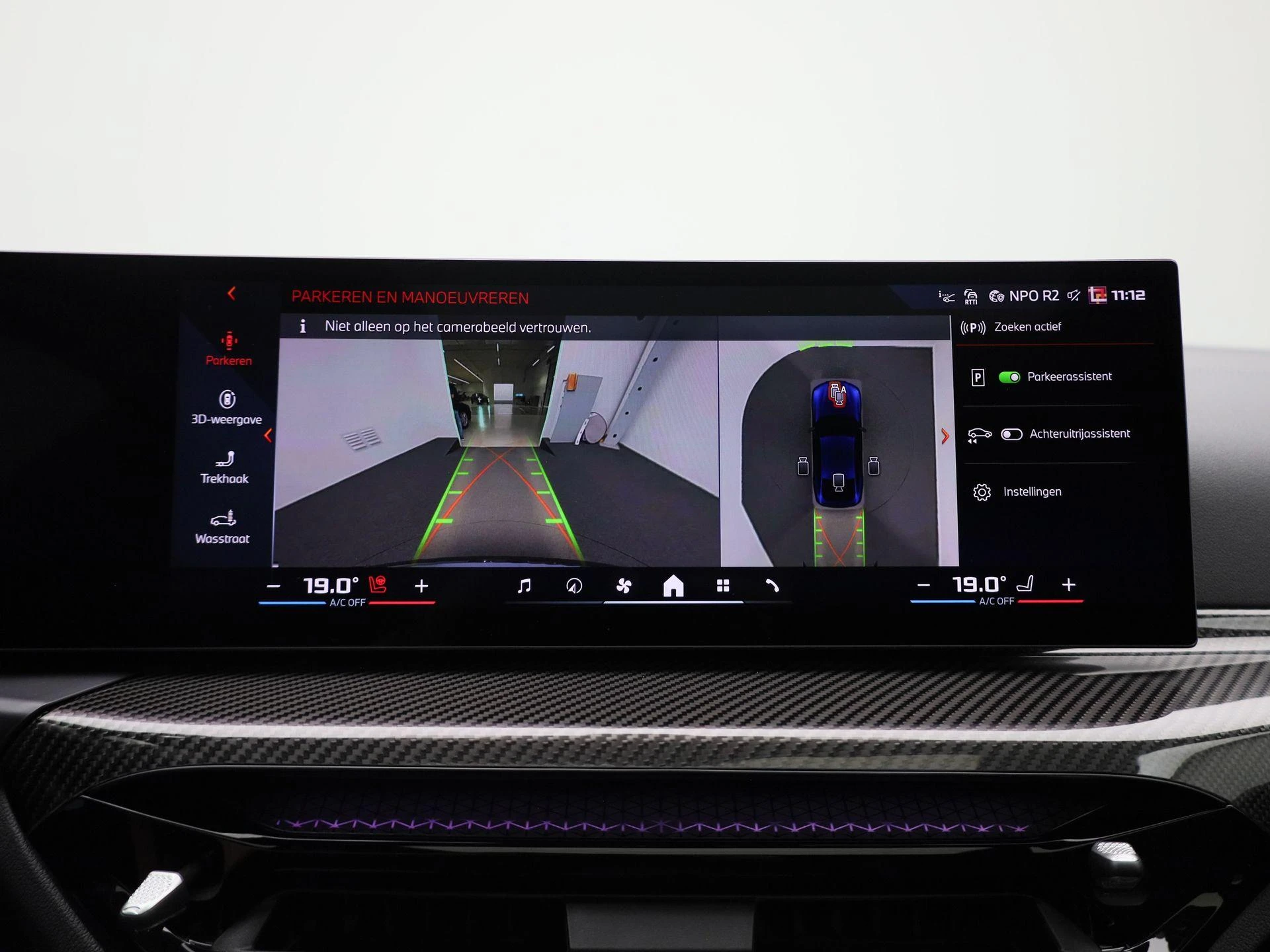BMW-i4-image-37