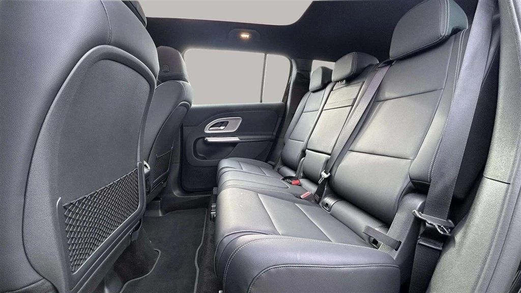 Mercedes-Benz-GLB-image-22
