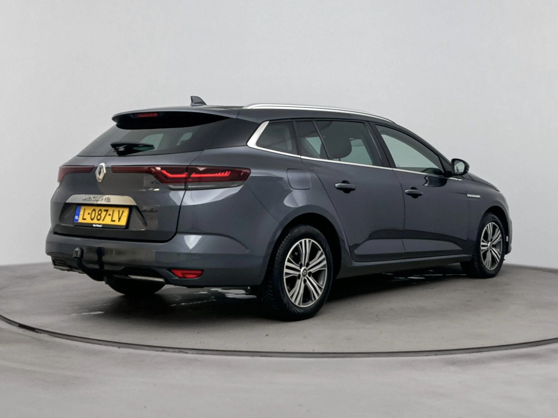 Renault-Mégane Estate-image-3