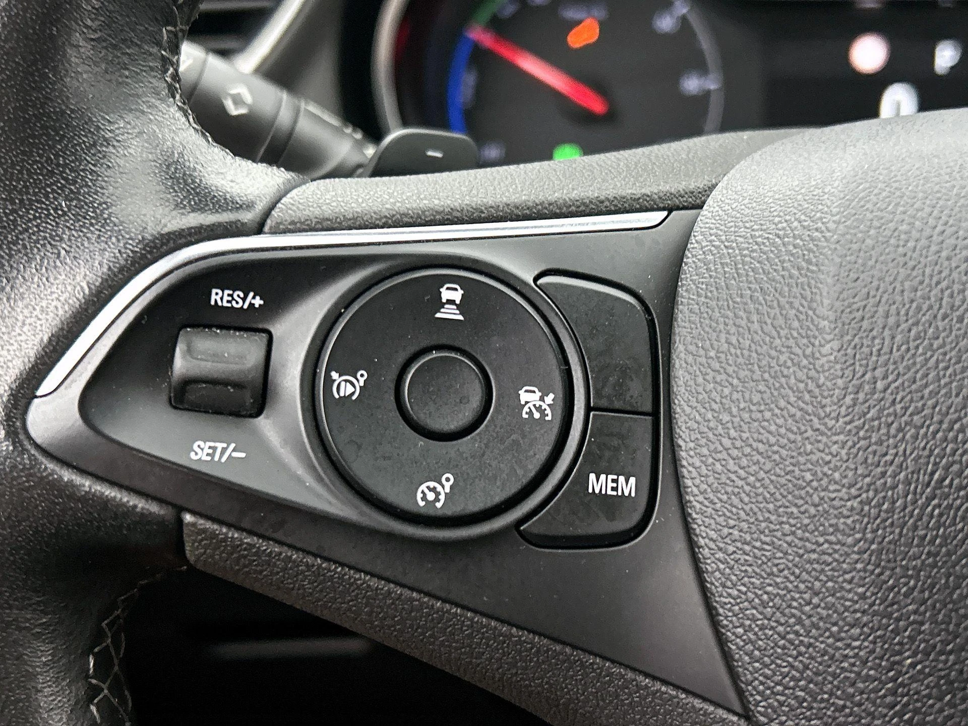 Opel-Grandland X-image-5