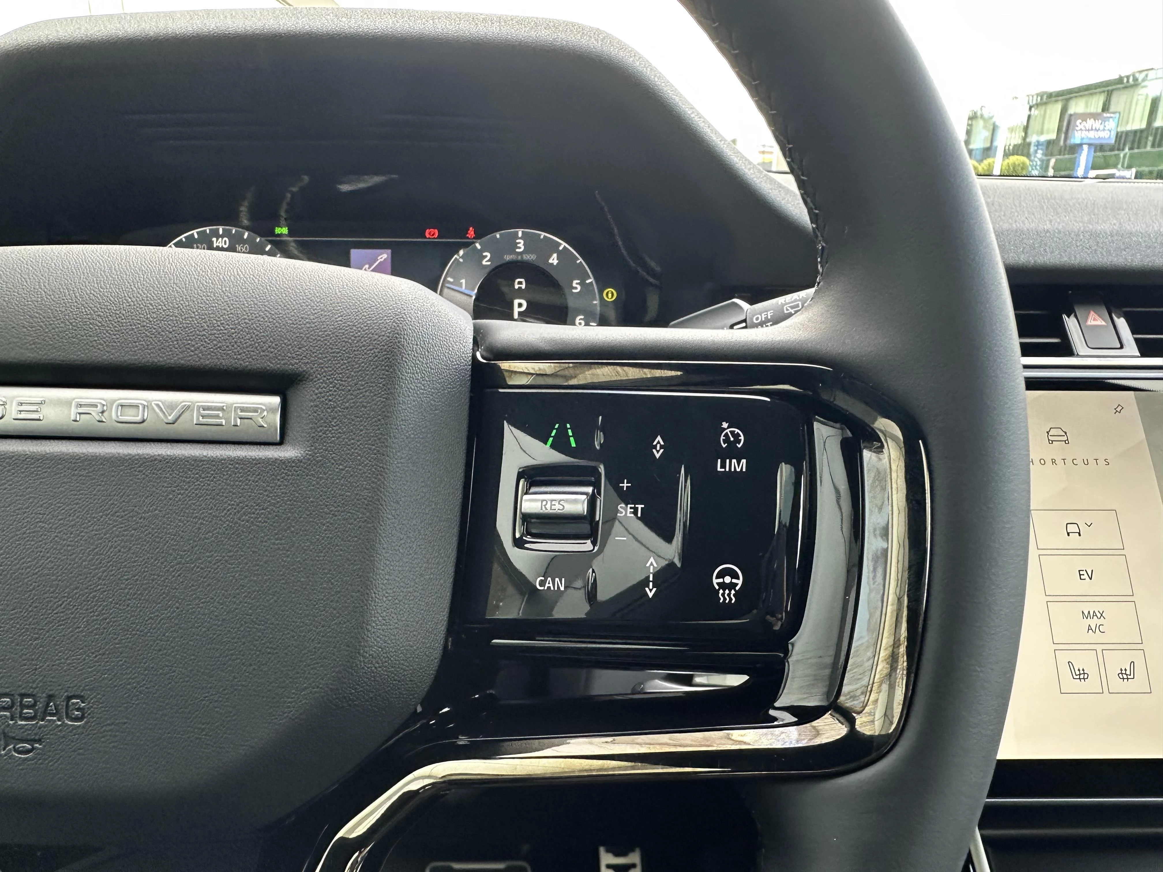 Land Rover-Range Rover Evoque-image-16