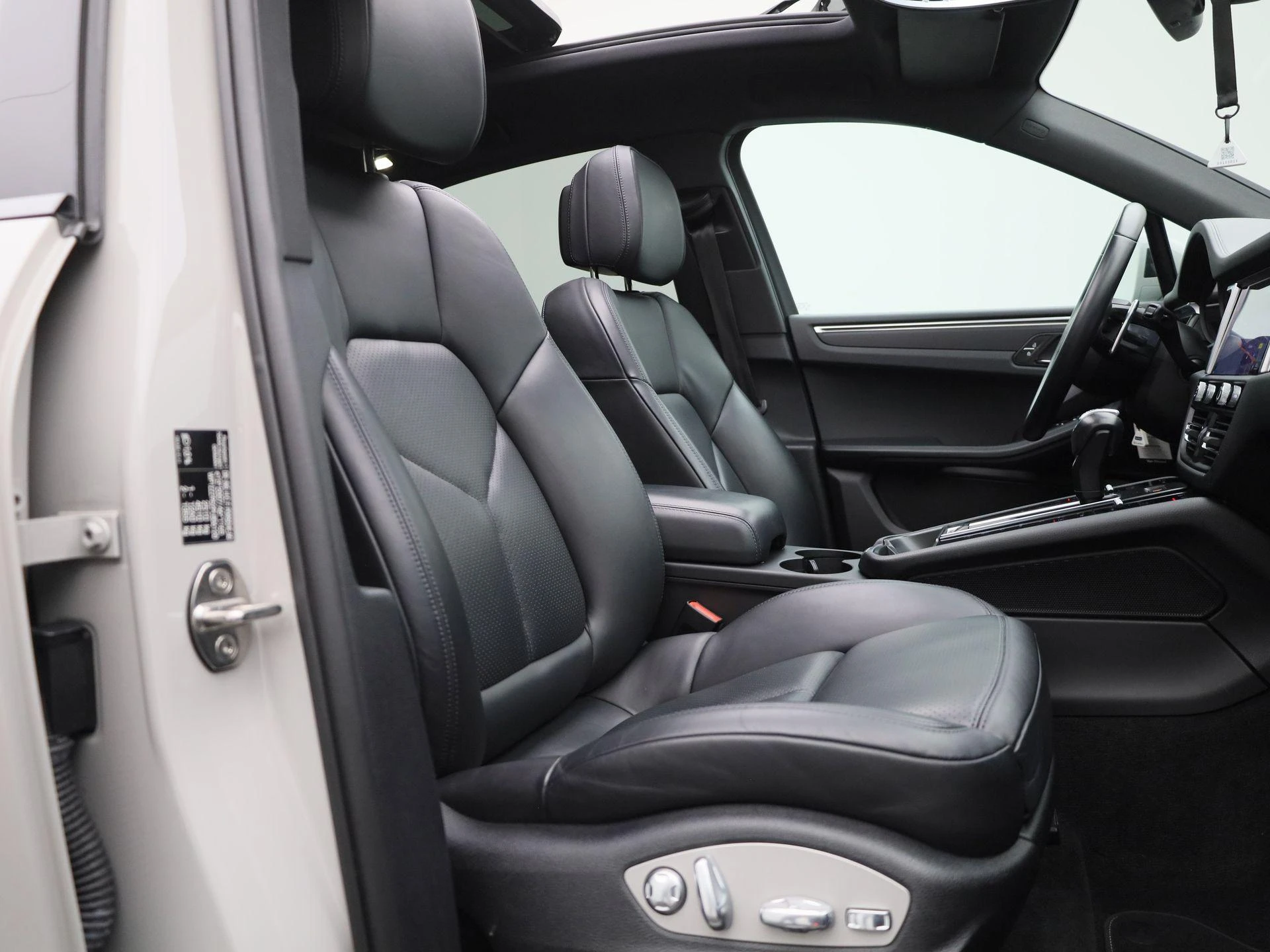 Porsche-Macan-image-40