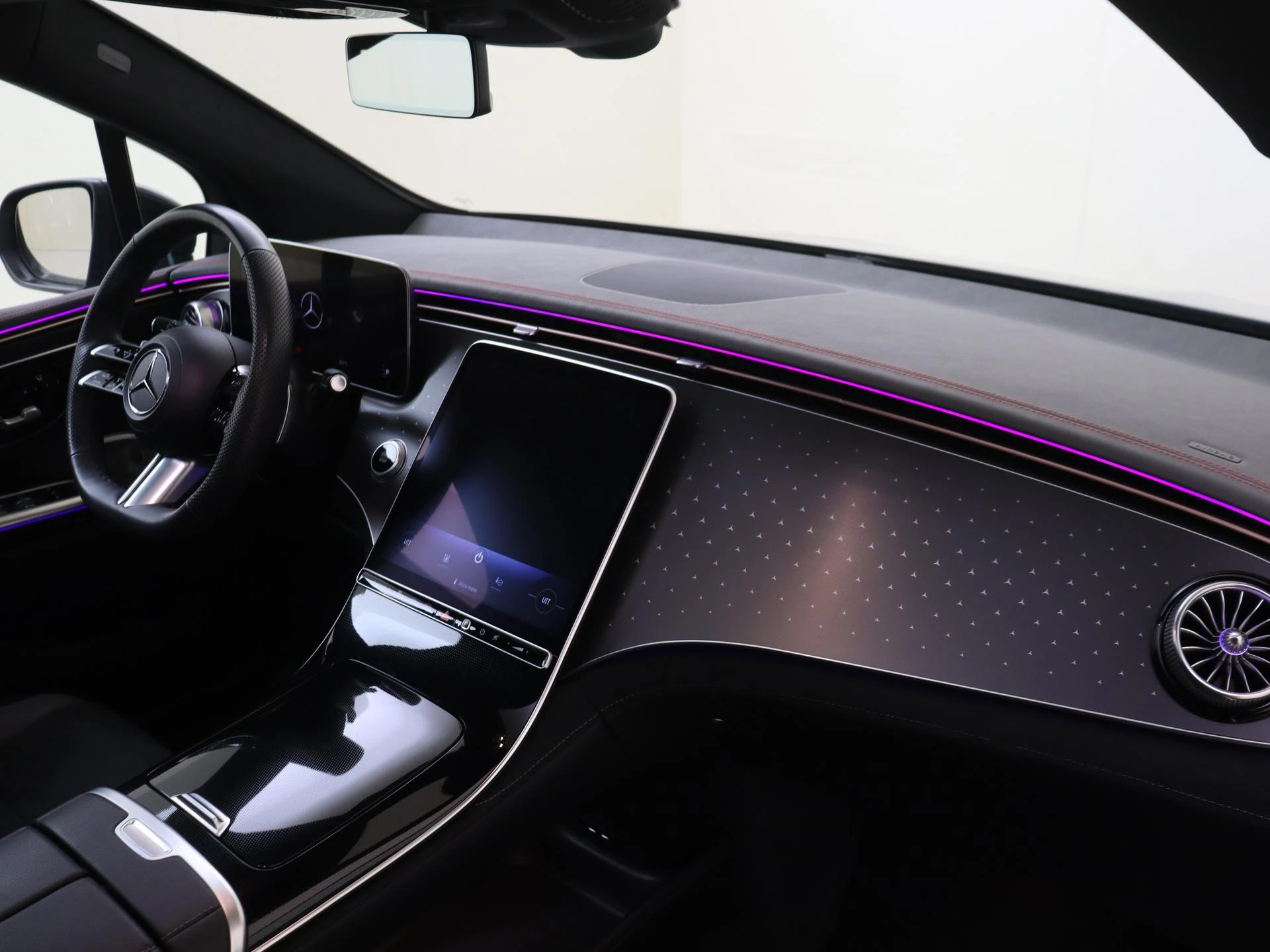 Mercedes-Benz-EQE-image-4