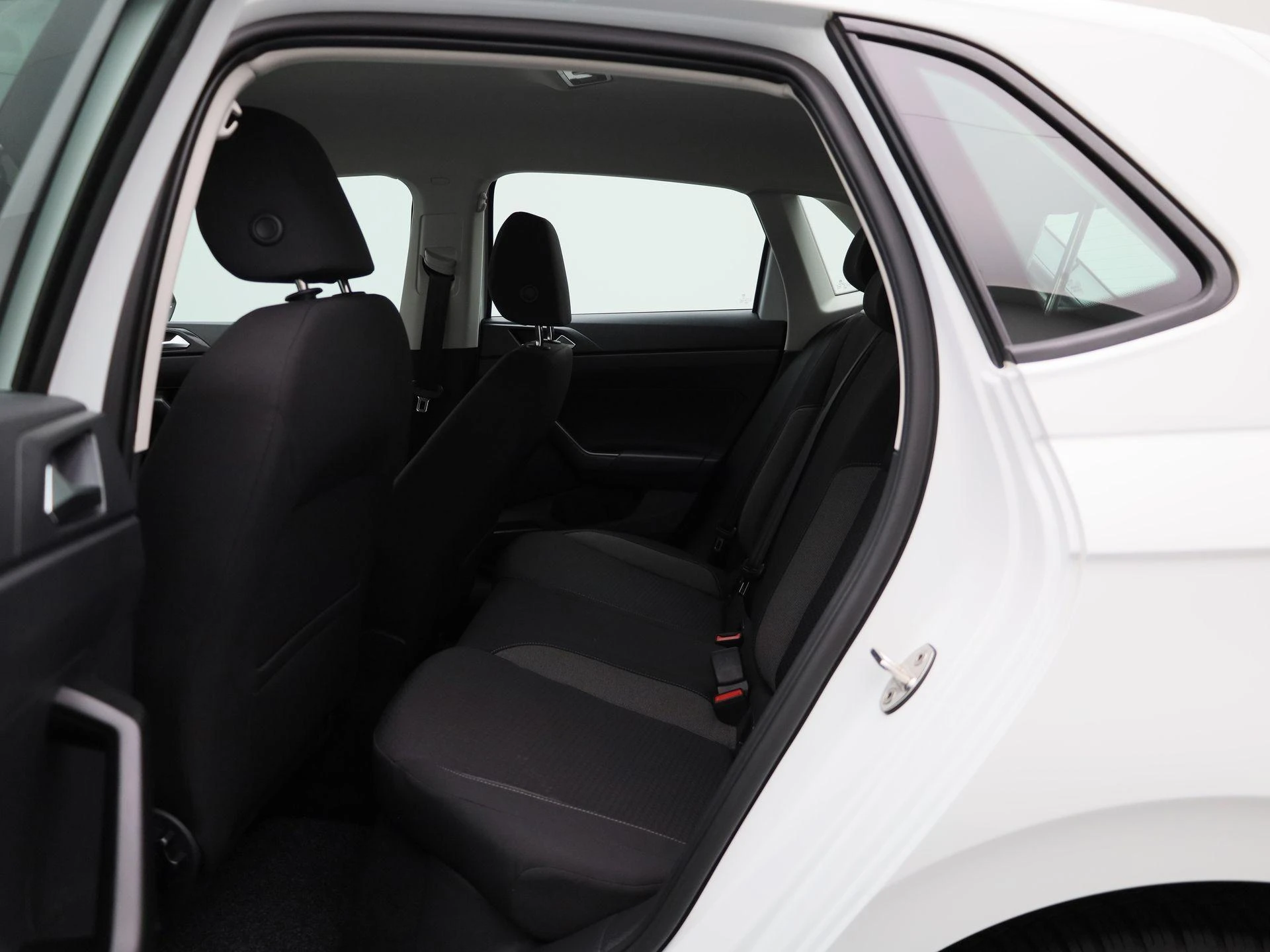 Volkswagen-Polo-image-9