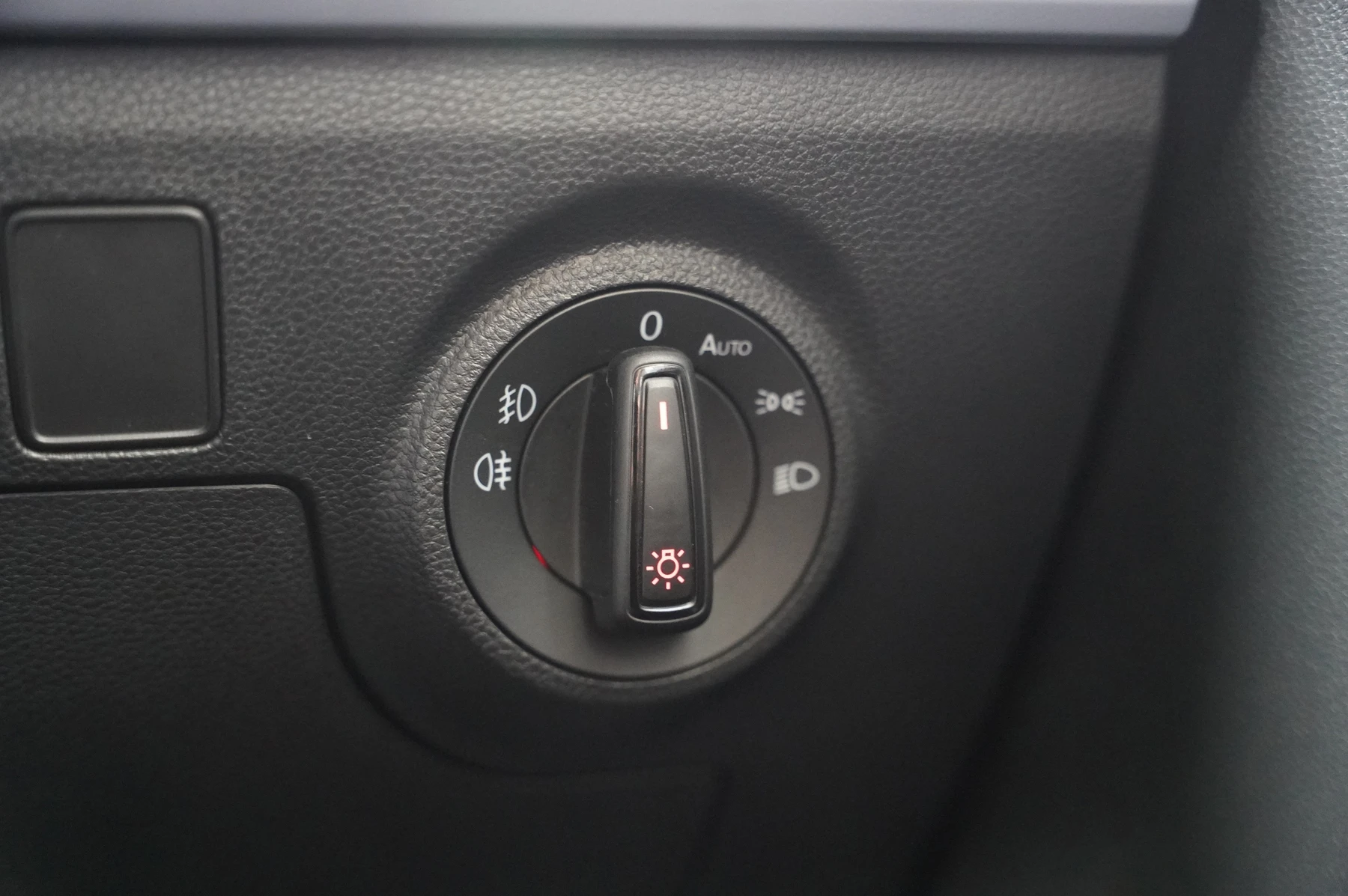 SEAT-Arona-image-18