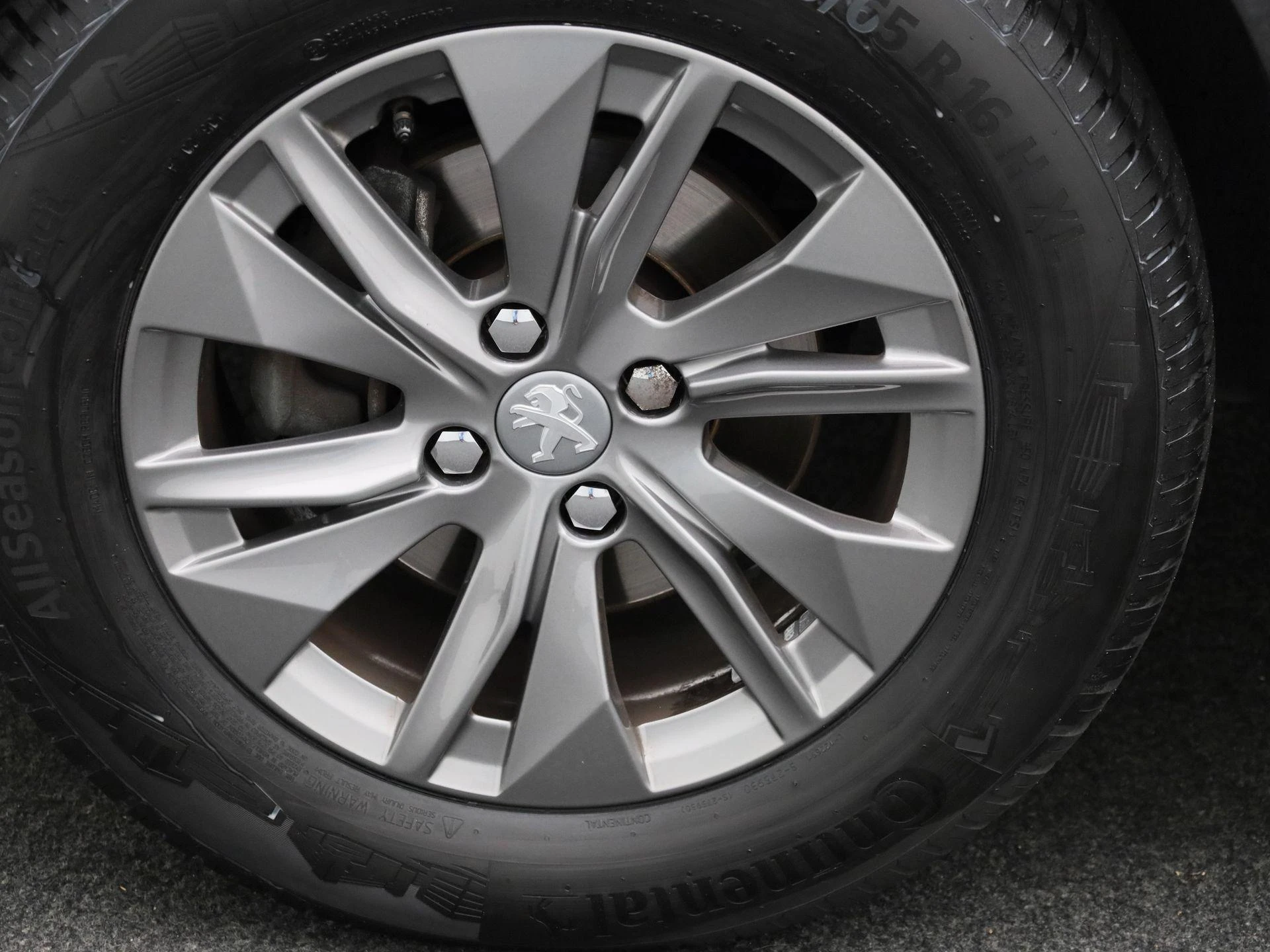 Peugeot-2008-image-11