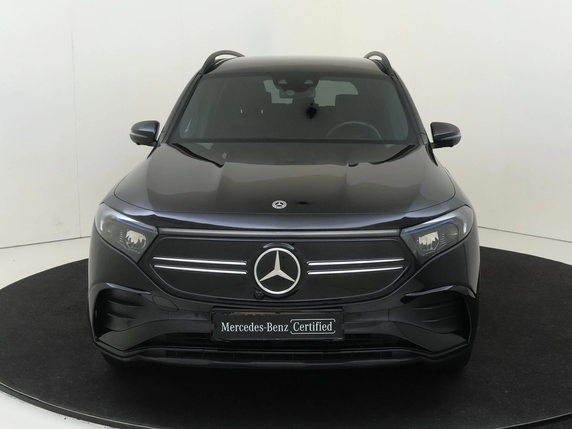 Mercedes-Benz-EQB-image-5