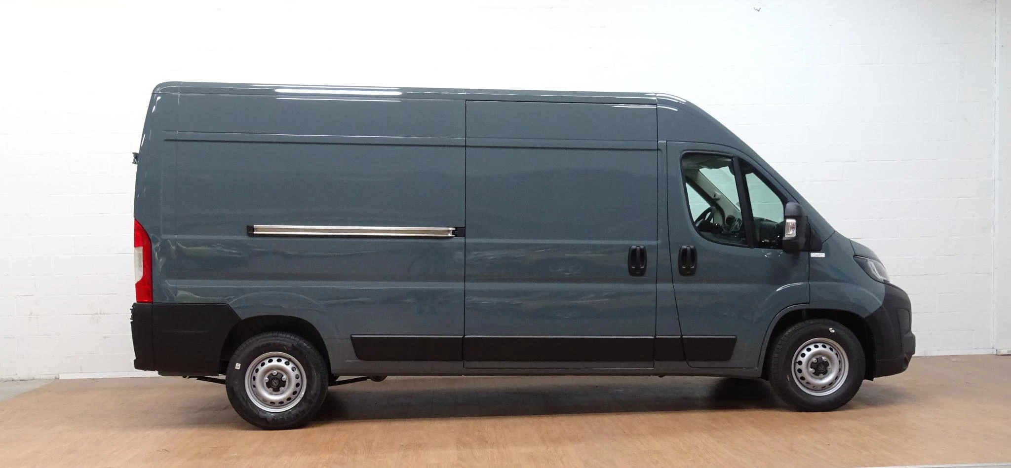 Peugeot-Boxer-image-1