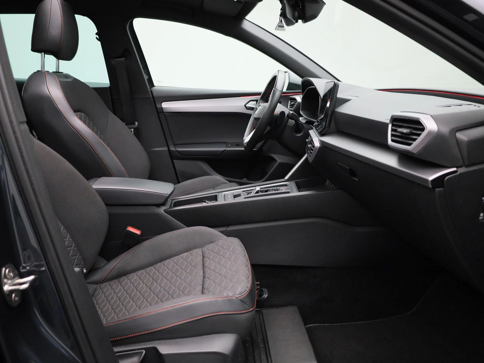 SEAT Leon Sportstourer 1.5 eTSI FR Business Intense