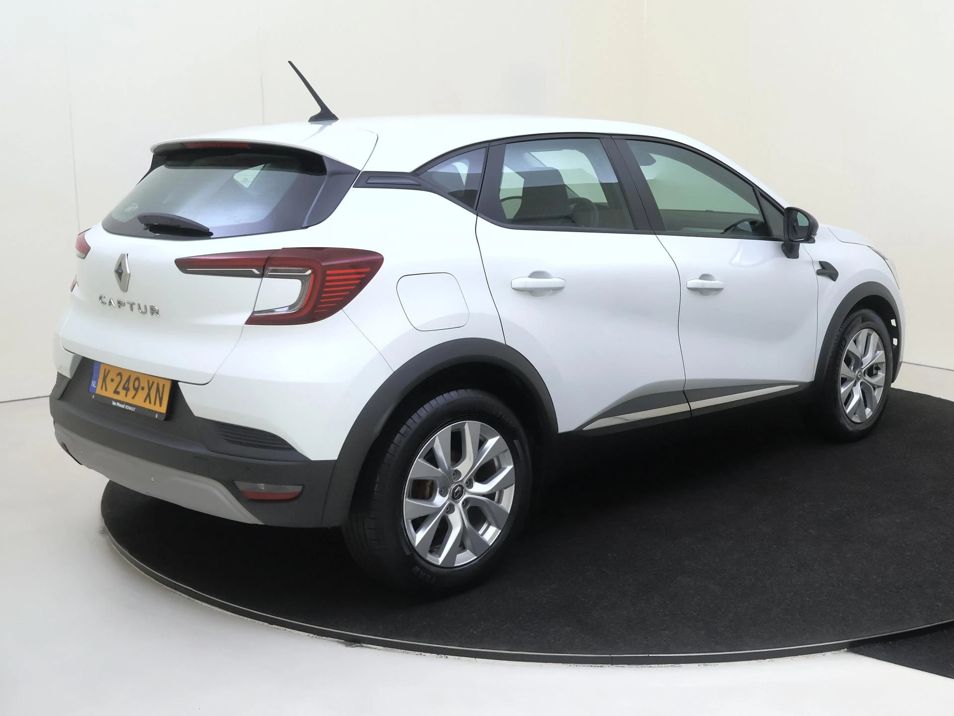 Renault-Captur-image-3
