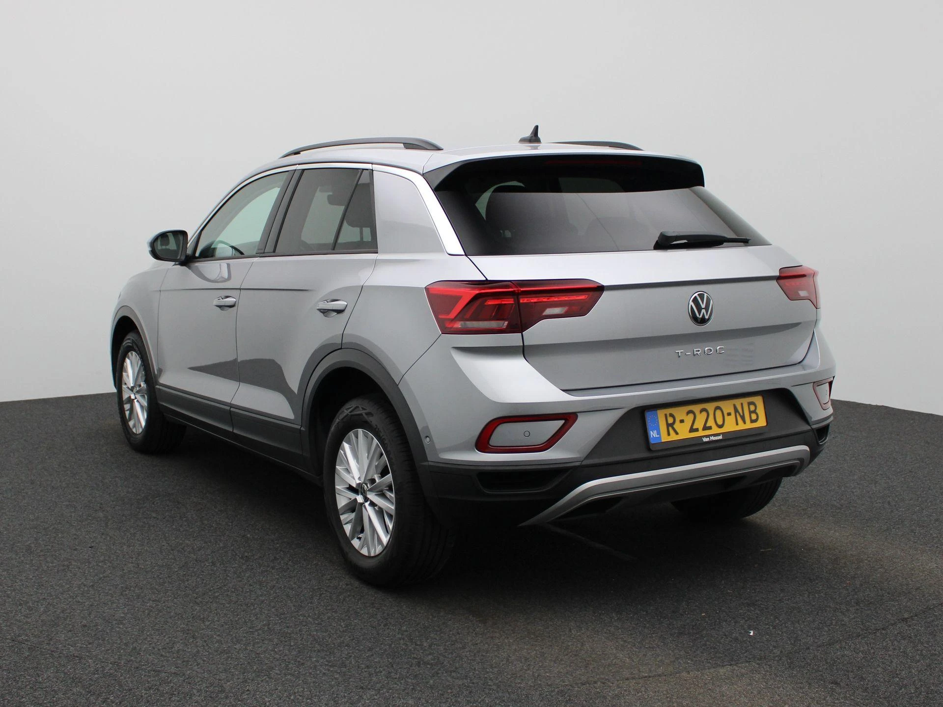 Volkswagen-T-Roc-image-1