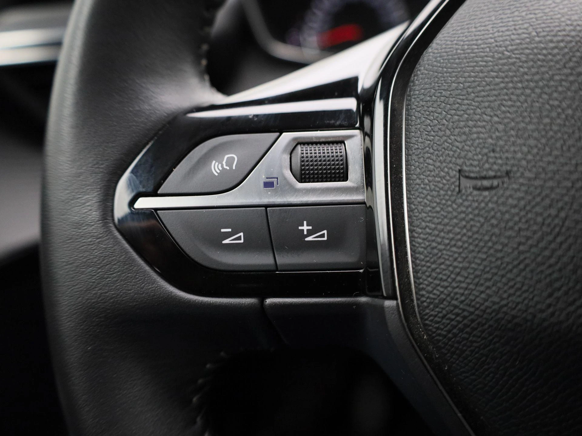 Peugeot-208-image-16