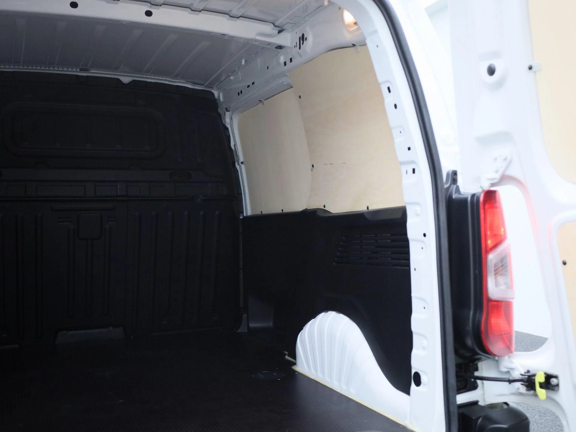 Peugeot-Partner-image-12