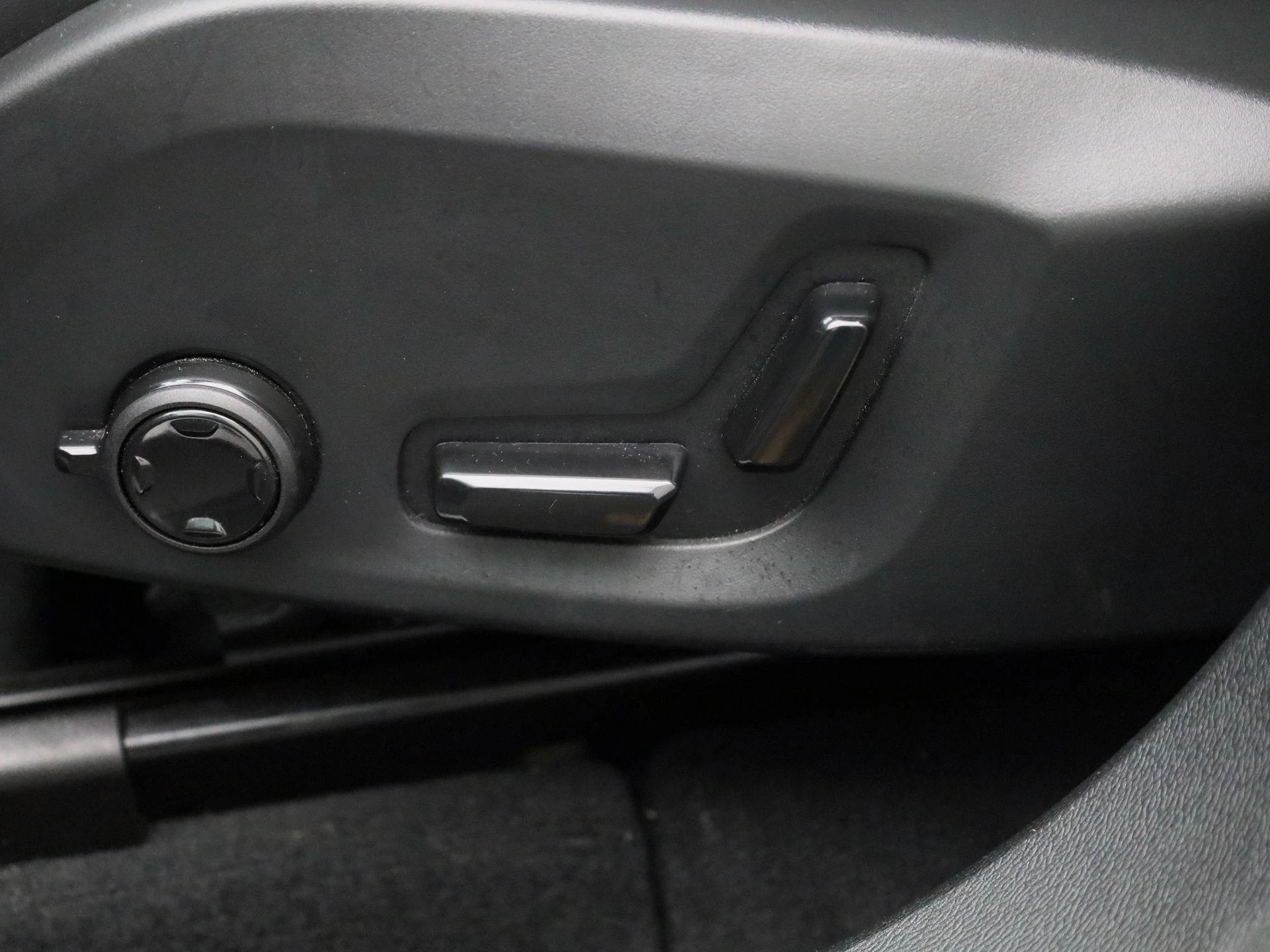 Volvo XC60 2.0 T6 Plug-in hybrid AWD Plus Dark