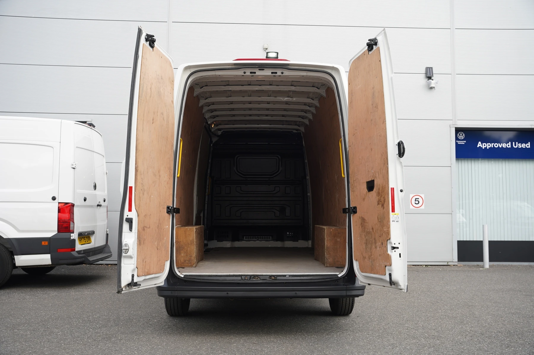Volkswagen-Crafter-image-32