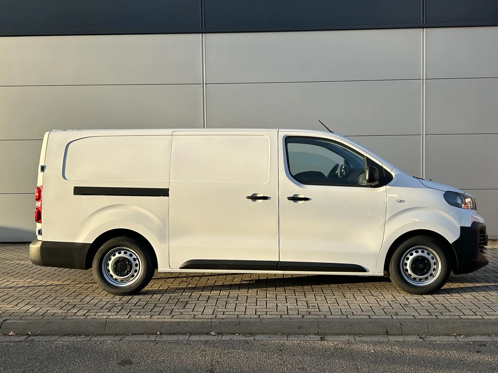 Peugeot-e-Expert-image-6