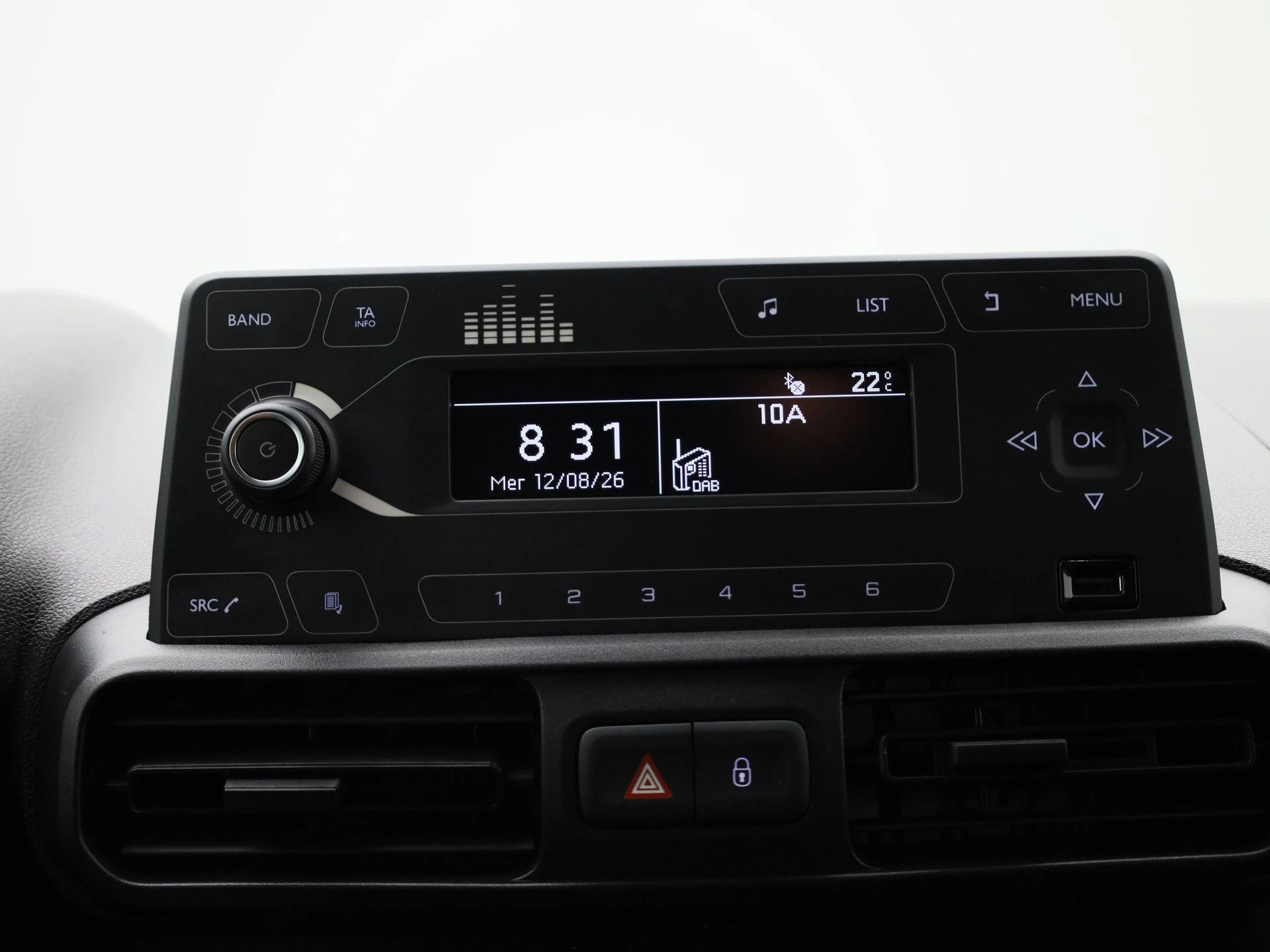 Opel-Combo Life-image-16
