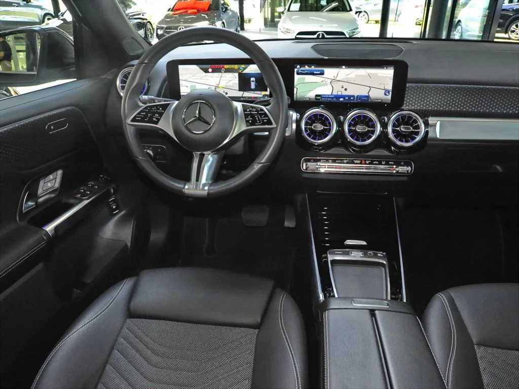 Mercedes-Benz-GLB 200 d-image-9