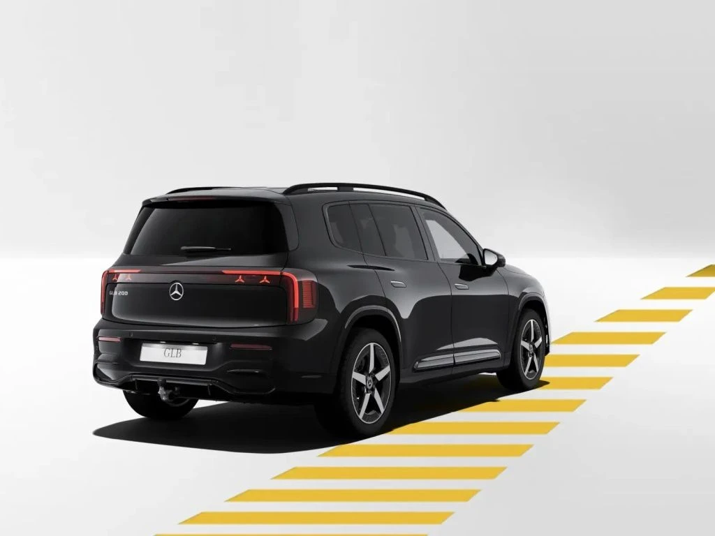 Mercedes-Benz-GLB 200-image-5