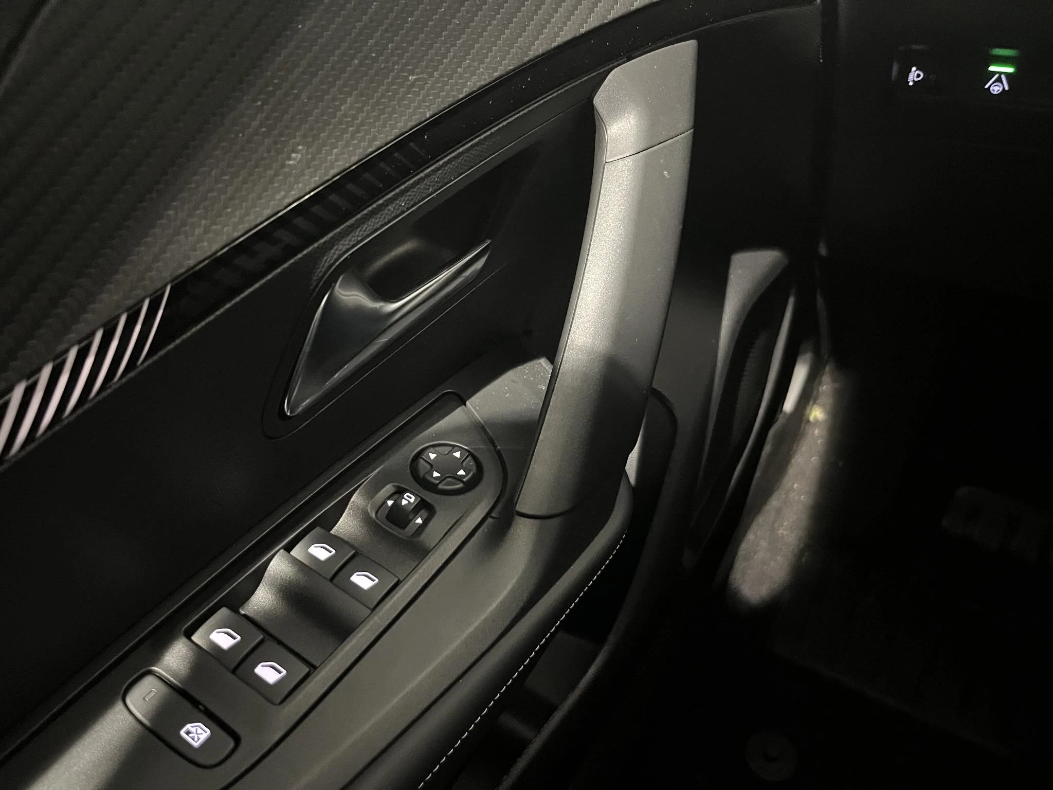 Peugeot-e-2008-image-16