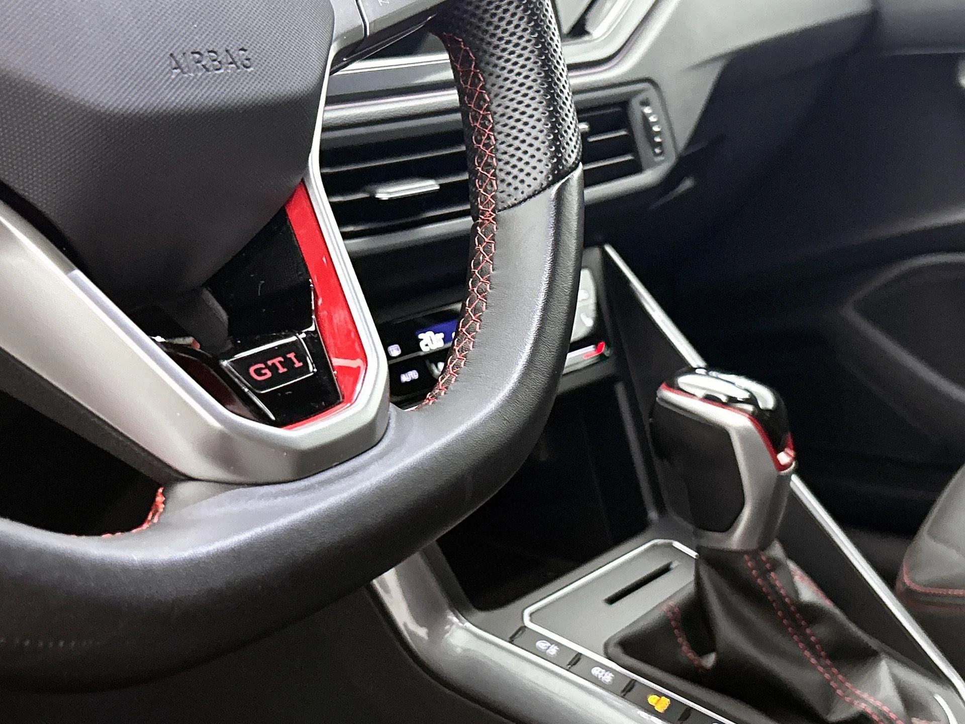 Volkswagen-Polo-image-15