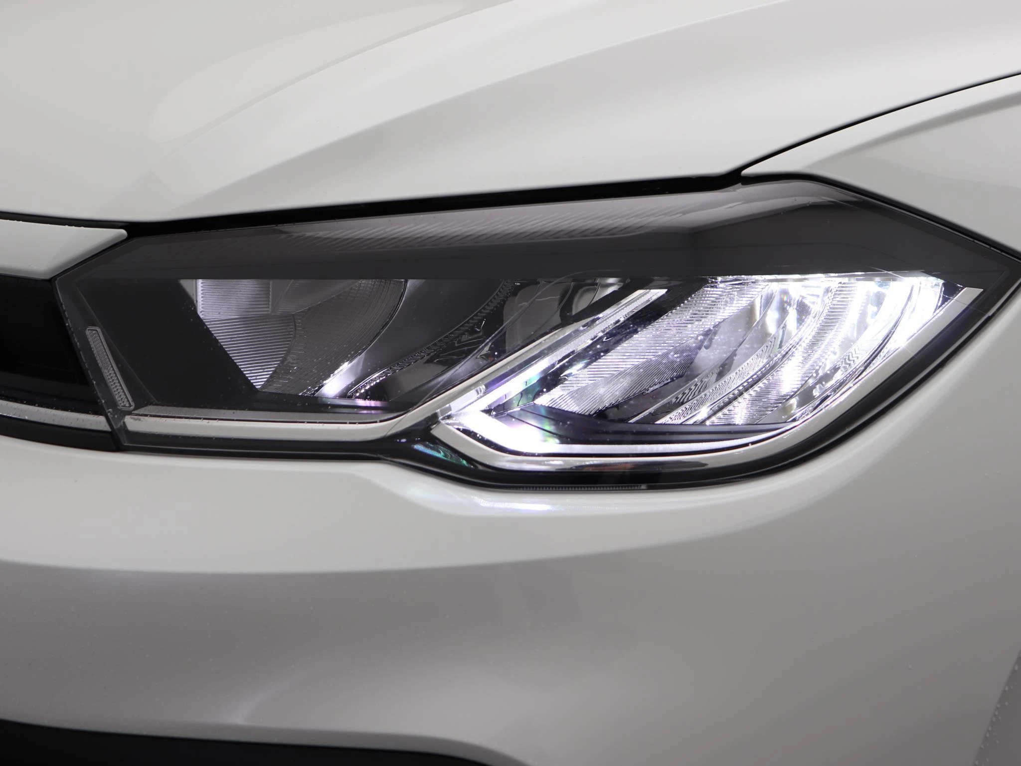 Volkswagen-Polo-image-24
