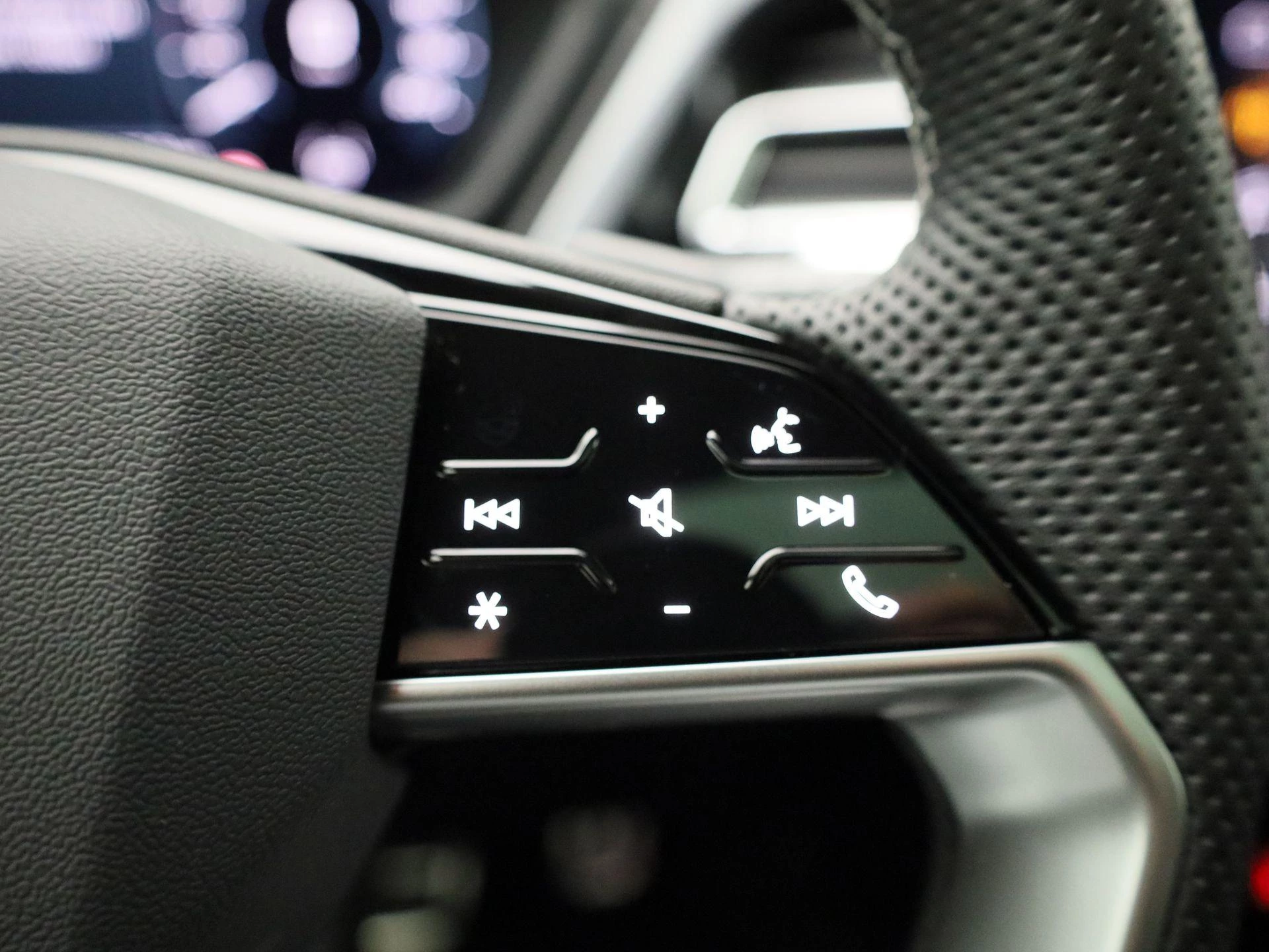 Audi-Q4 e-tron-image-17