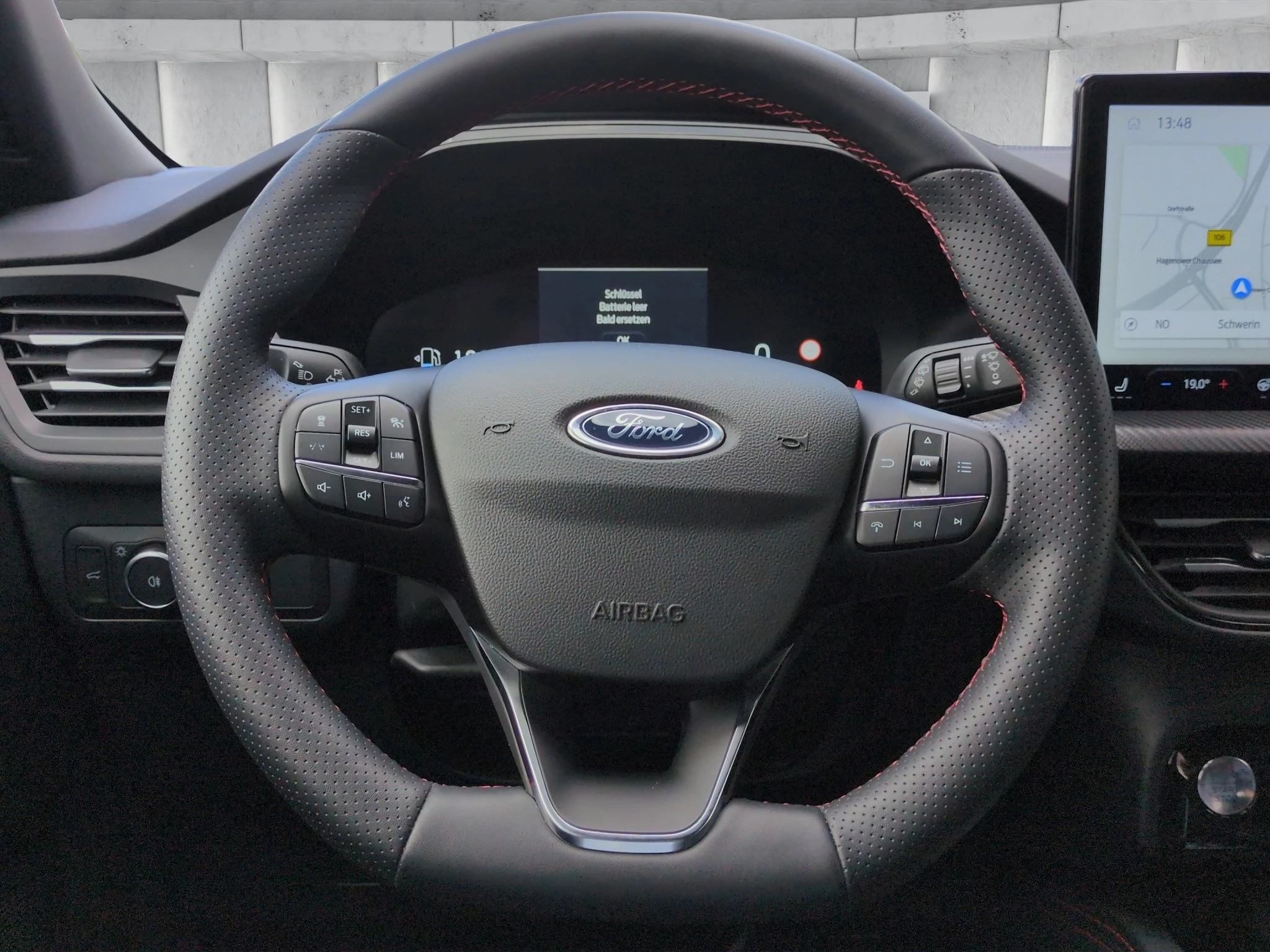 Ford Kuga ST-Line X Aut.*PANO*AHK*360GRAD*LED-MATRIX*NAVI*GRA*WINTER-PKT..