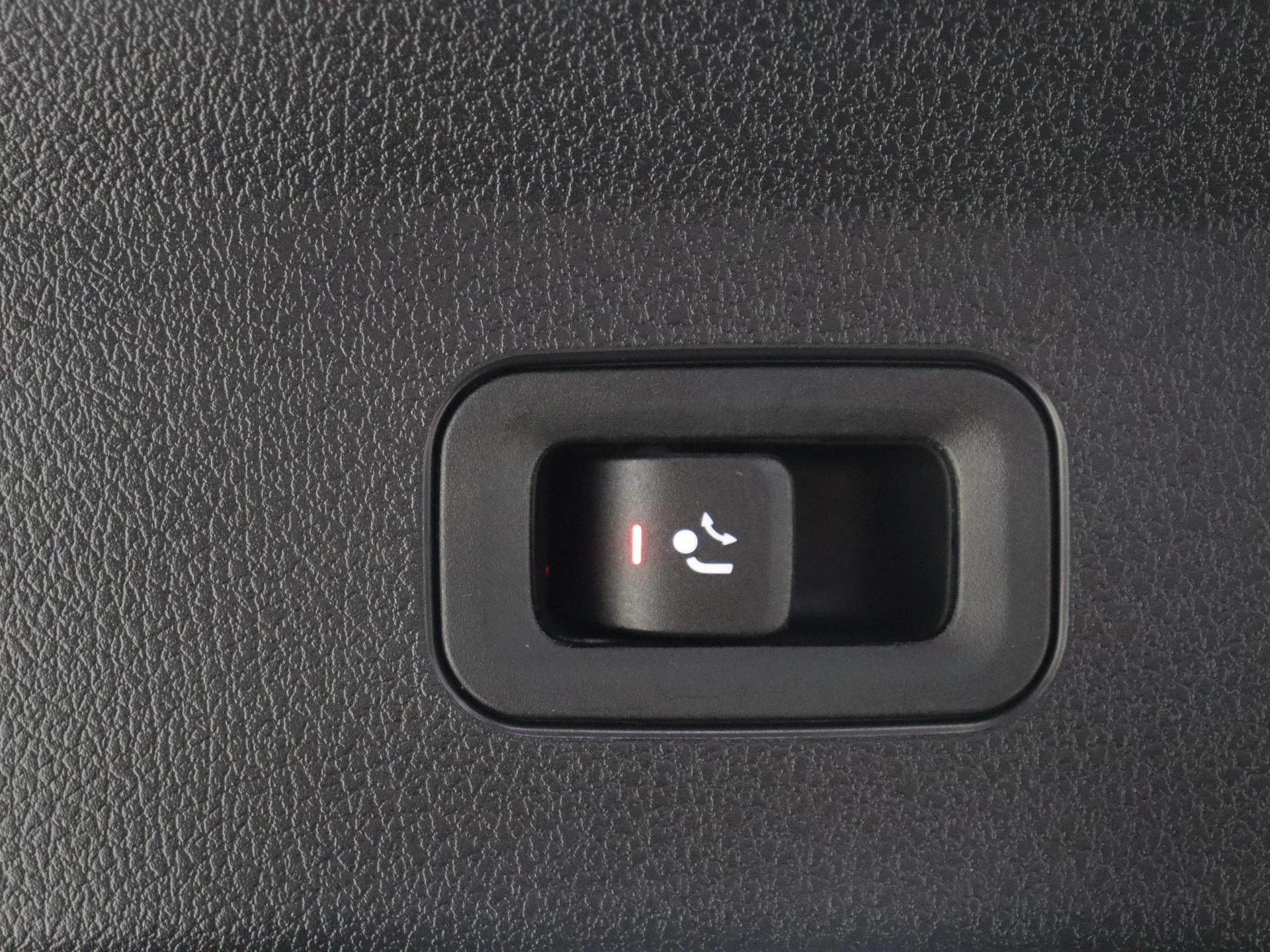 Mercedes-Benz-GLE-image-37