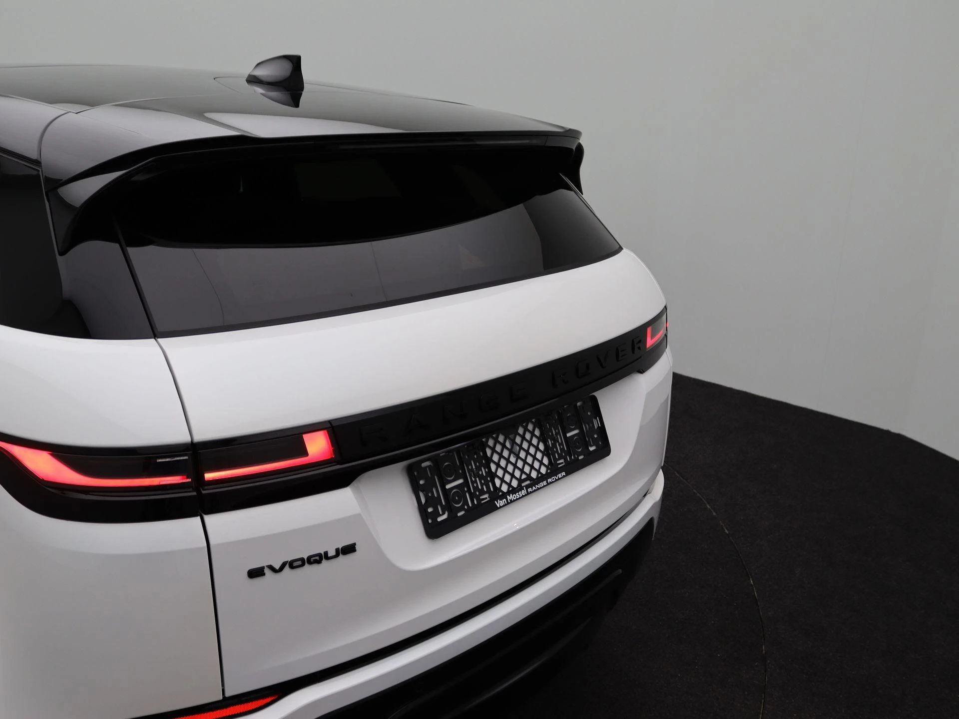 Land Rover-Range Rover Evoque-image-41