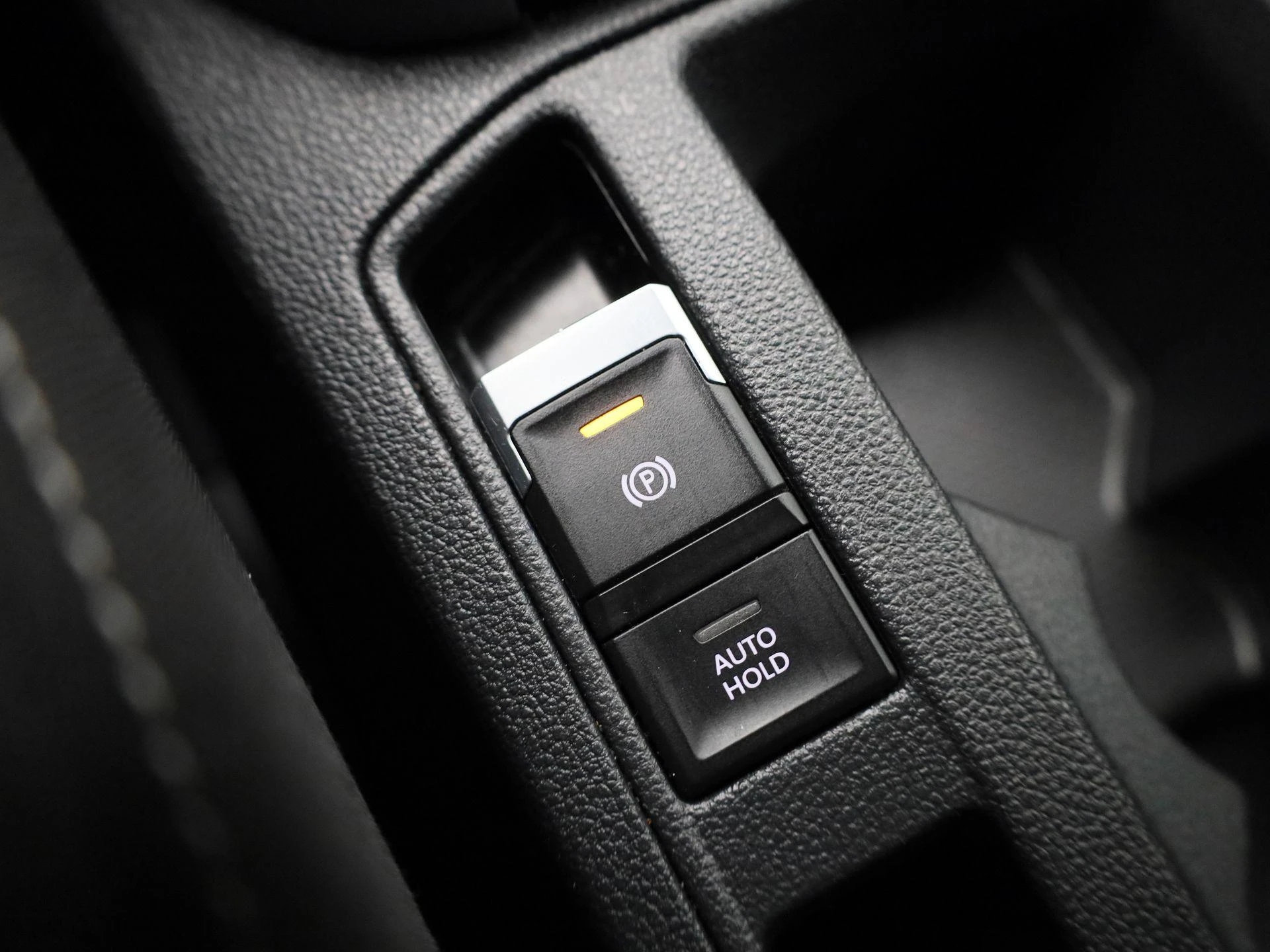Volkswagen-T-Roc-image-25