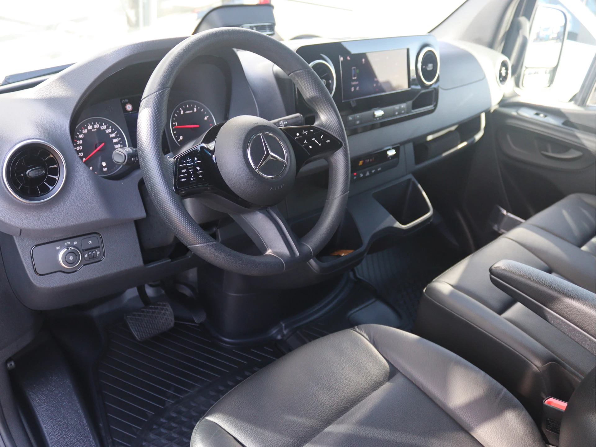 Mercedes-Benz-Sprinter-image-3