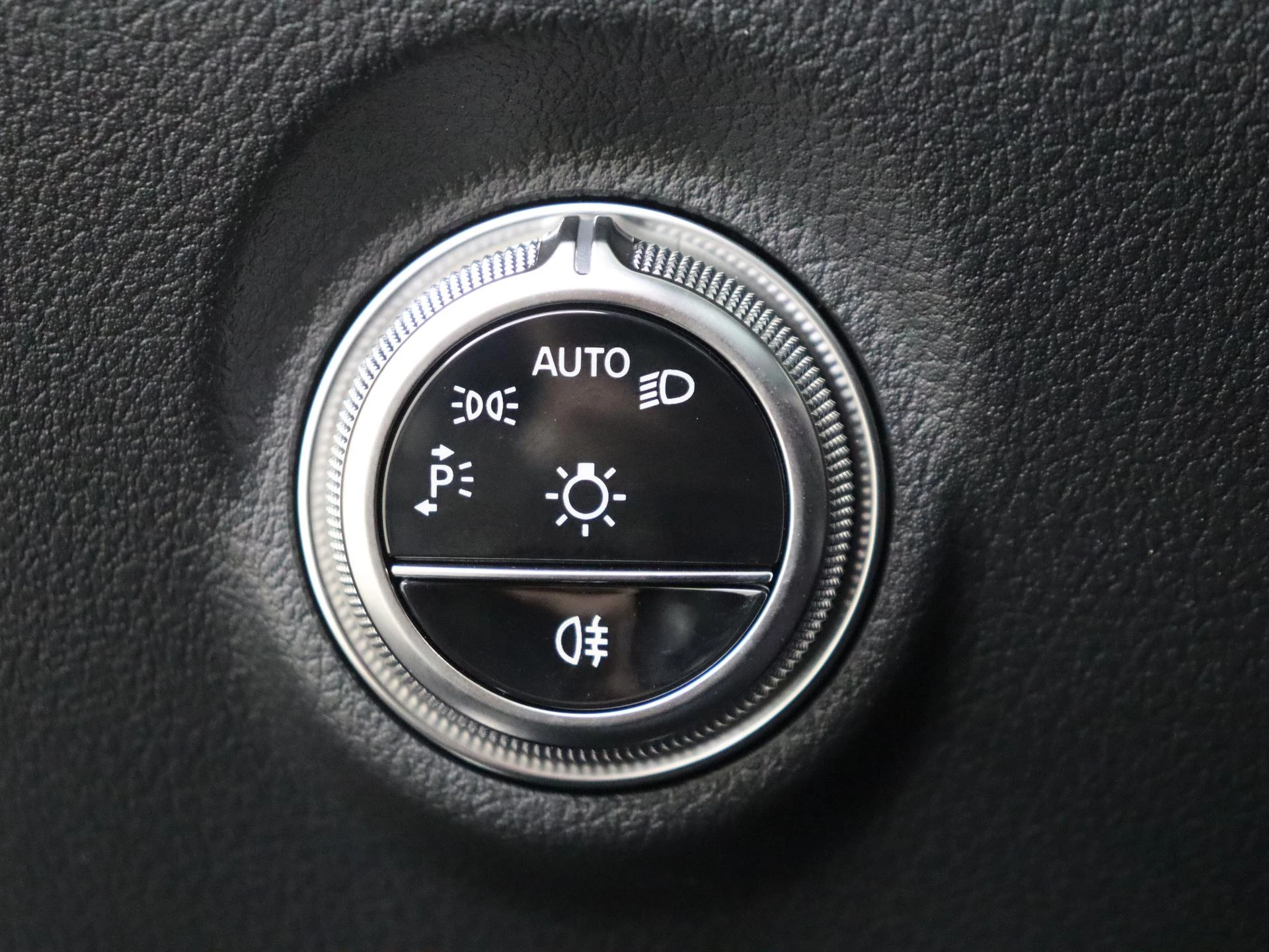 Mercedes-Benz-C-Klasse-image-27